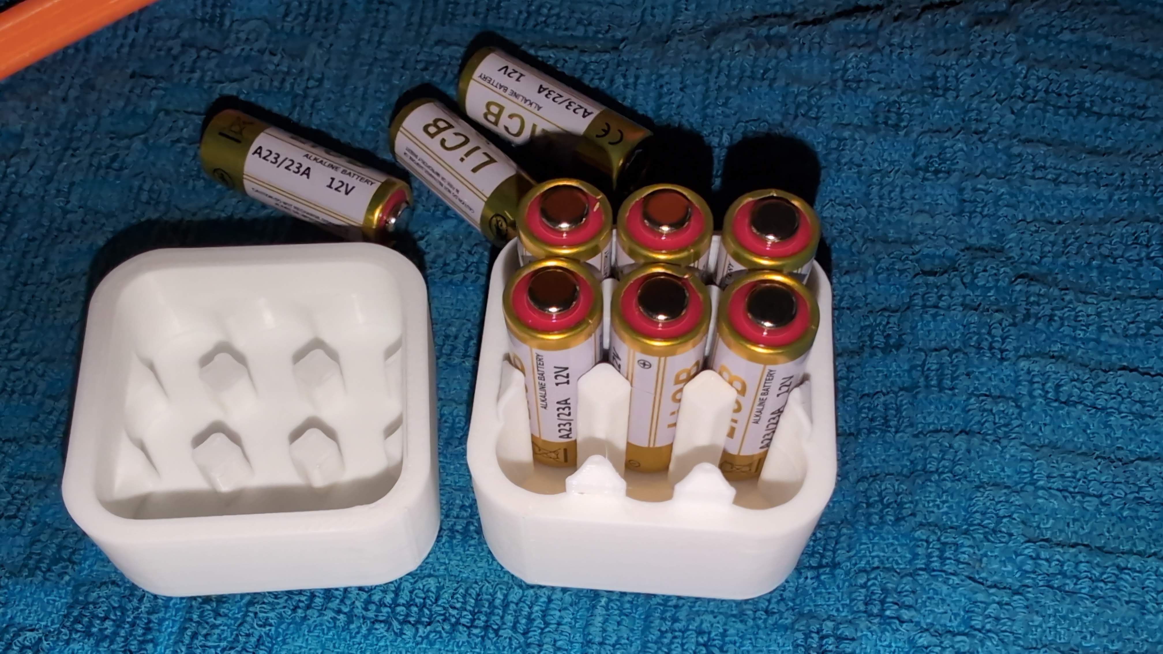 9x 23A 12V Battery Case