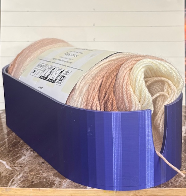 Skein holder (yarn)