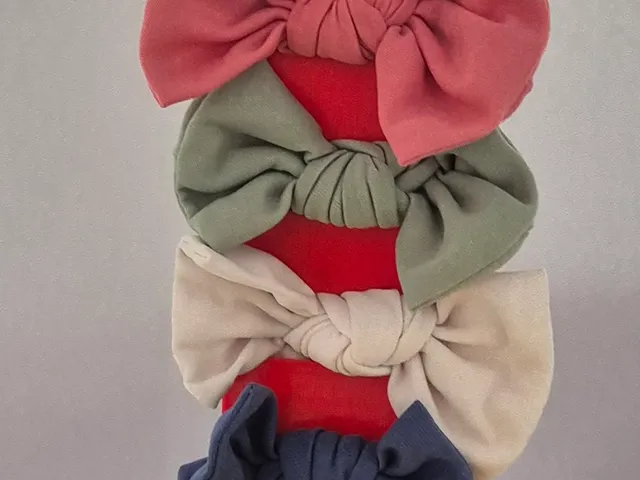 Hair bow holder / hanger for baby