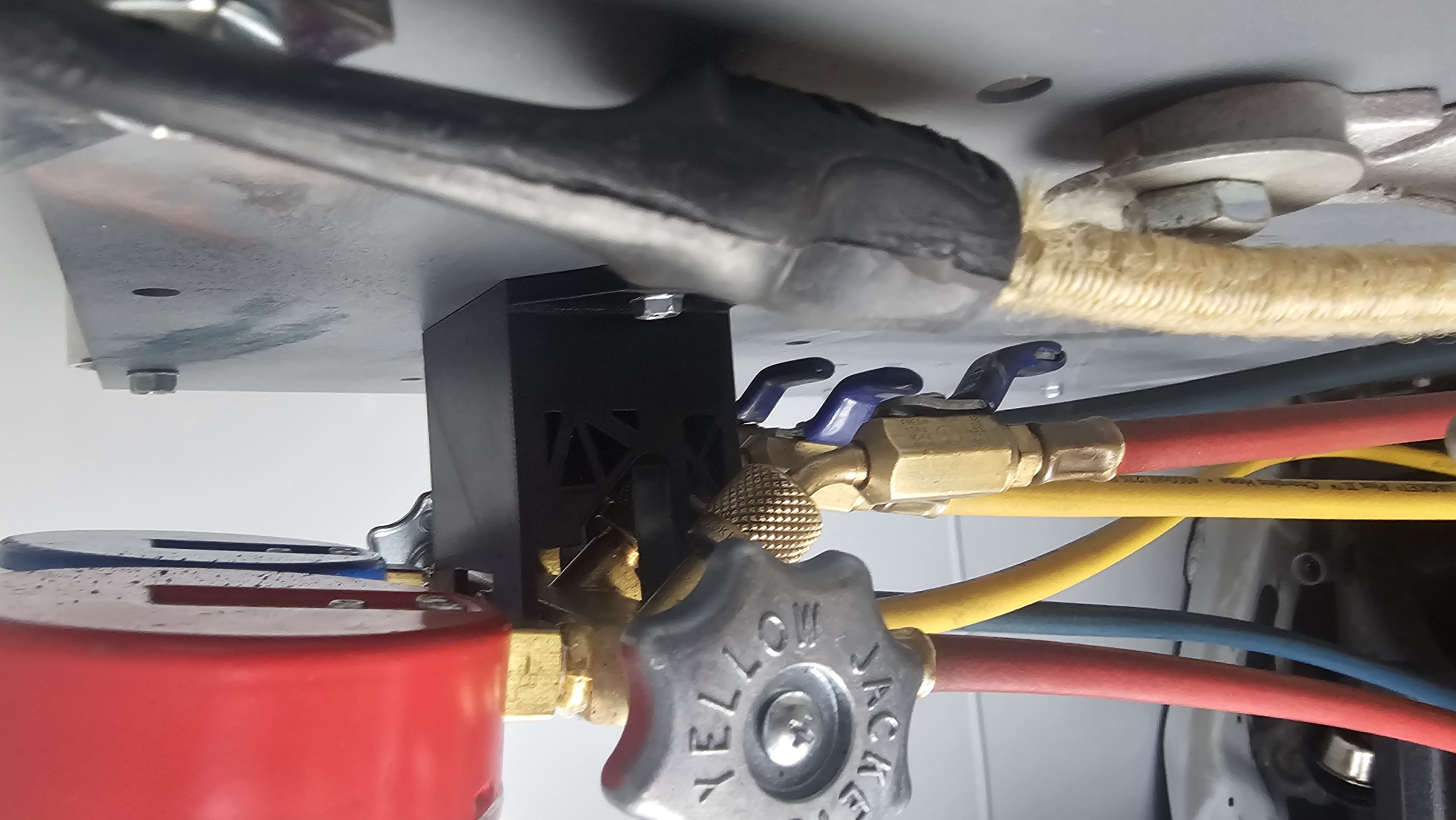 Yellow Jacket Manifold Mount