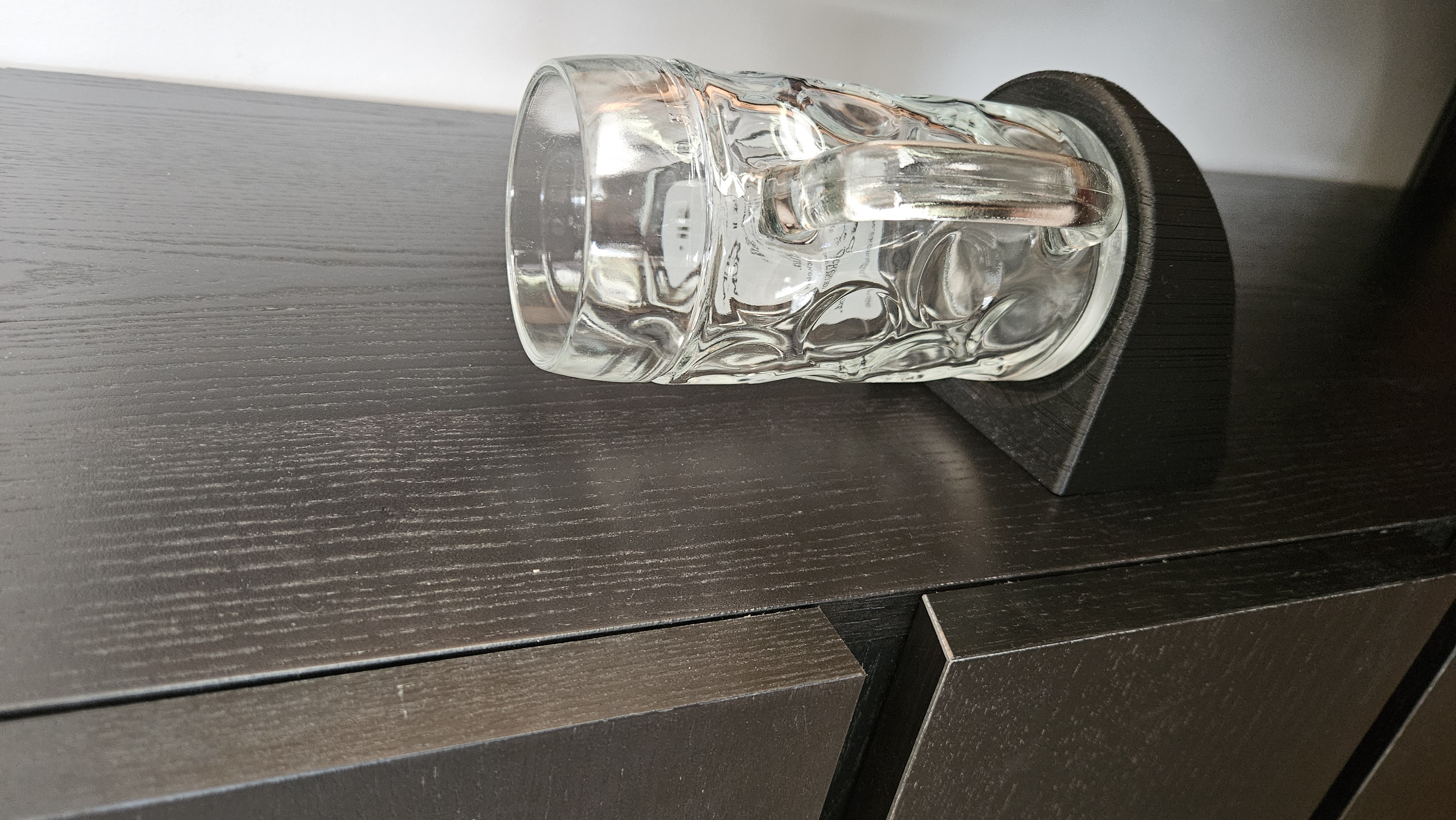 Glassholder Wall Mount Vertical - 85mm Diameter
