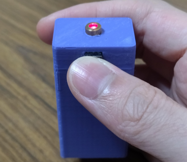 Compact 9 volt battery laser pointer — thumbnail 2