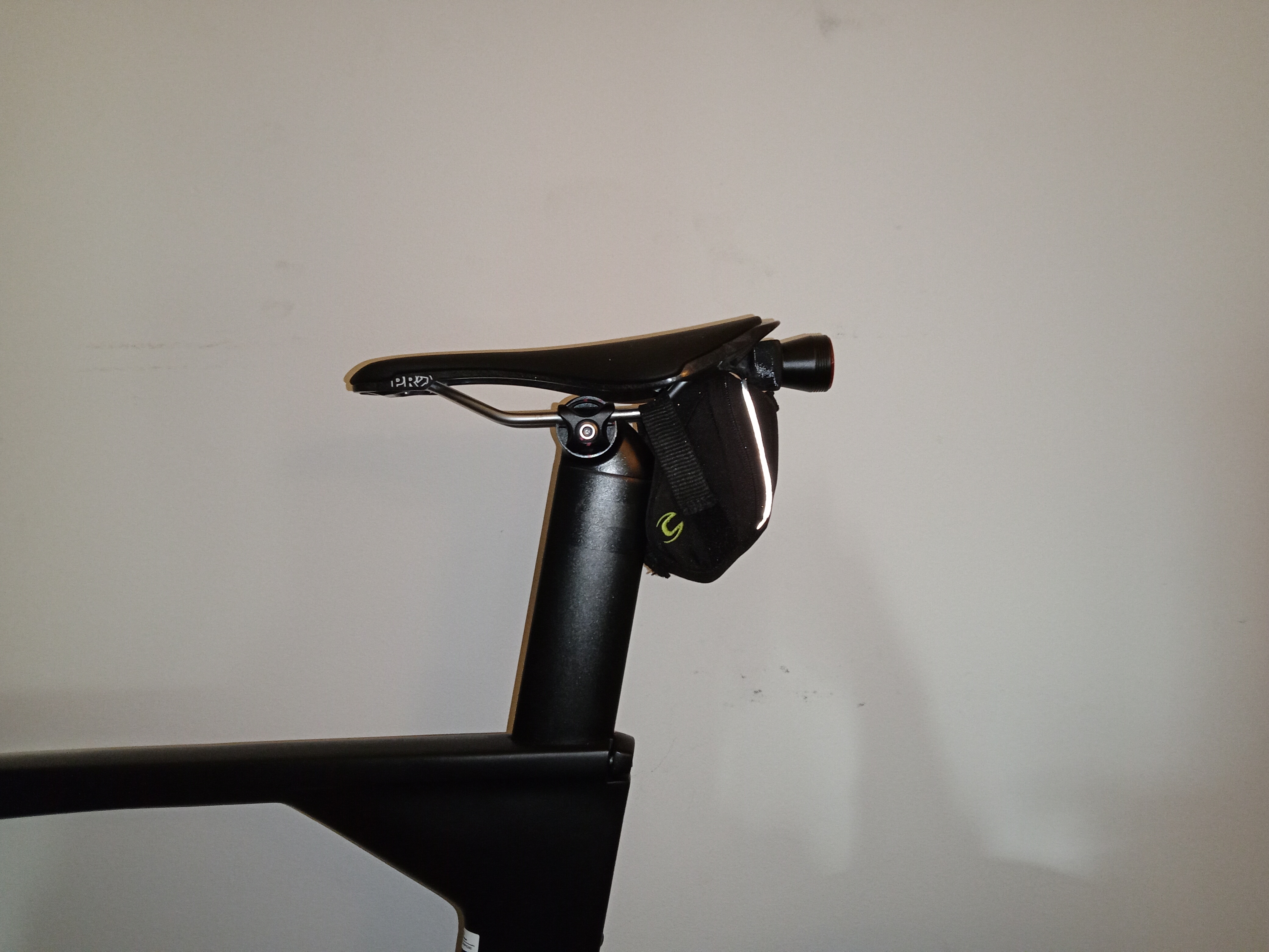 Rockbros Q5 Light Holder for Pro Stealth Saddle