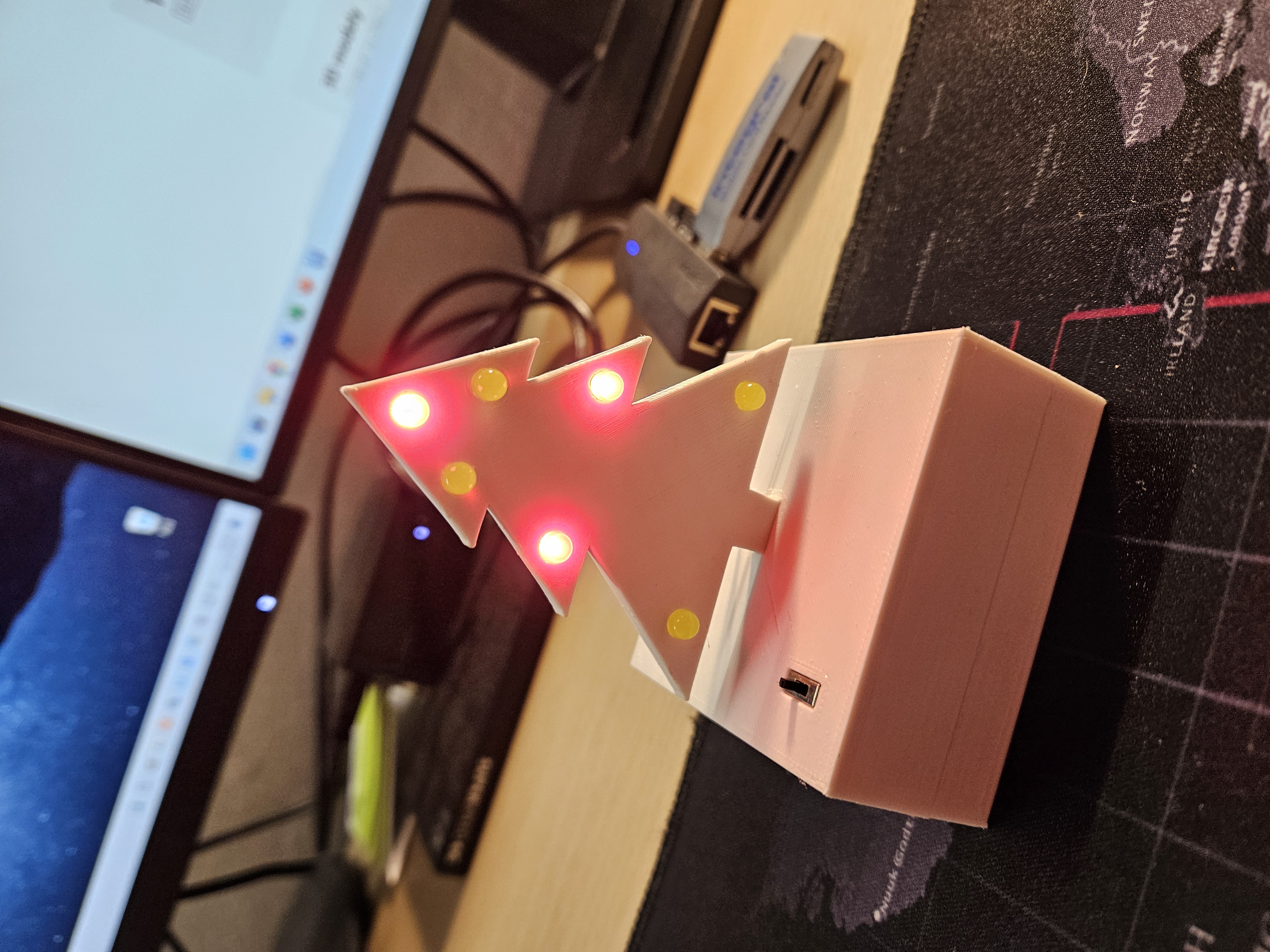 LED Christmas tree powered by NE555