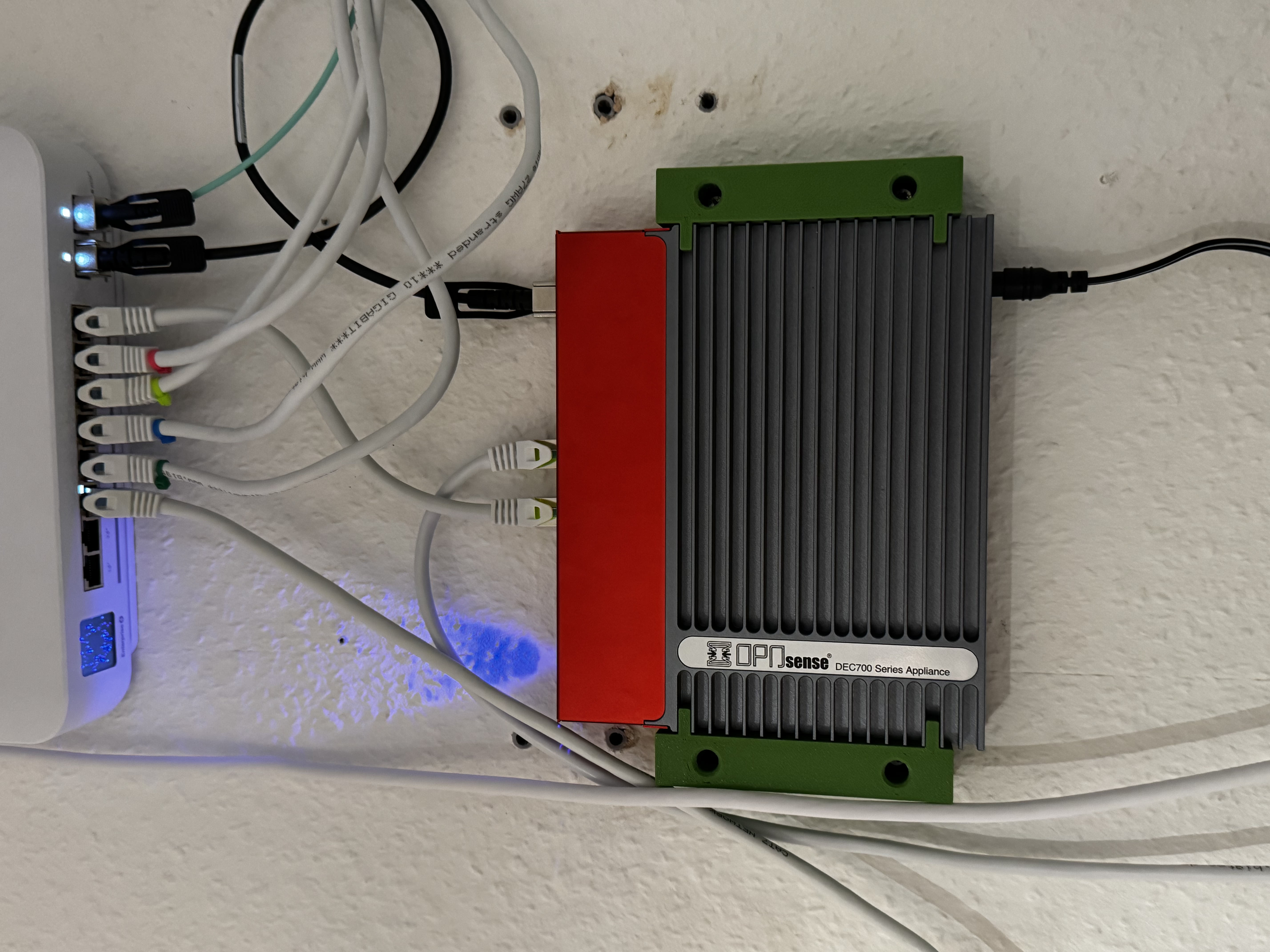 Deciso OPNSense DEC750 Wall mount