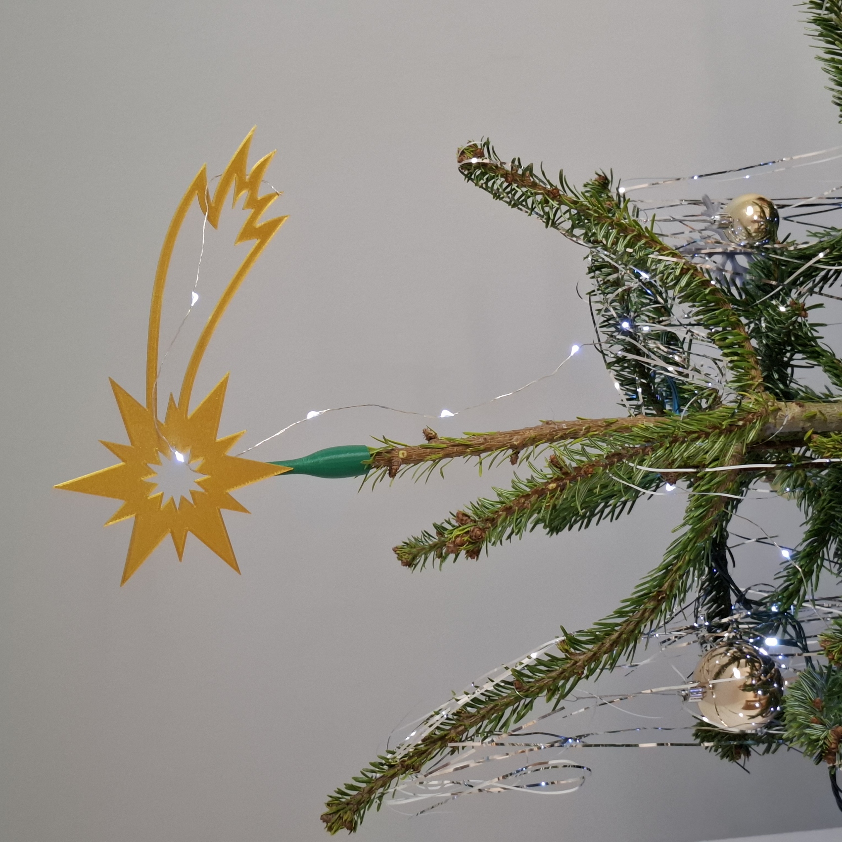 Christmas tree top comet