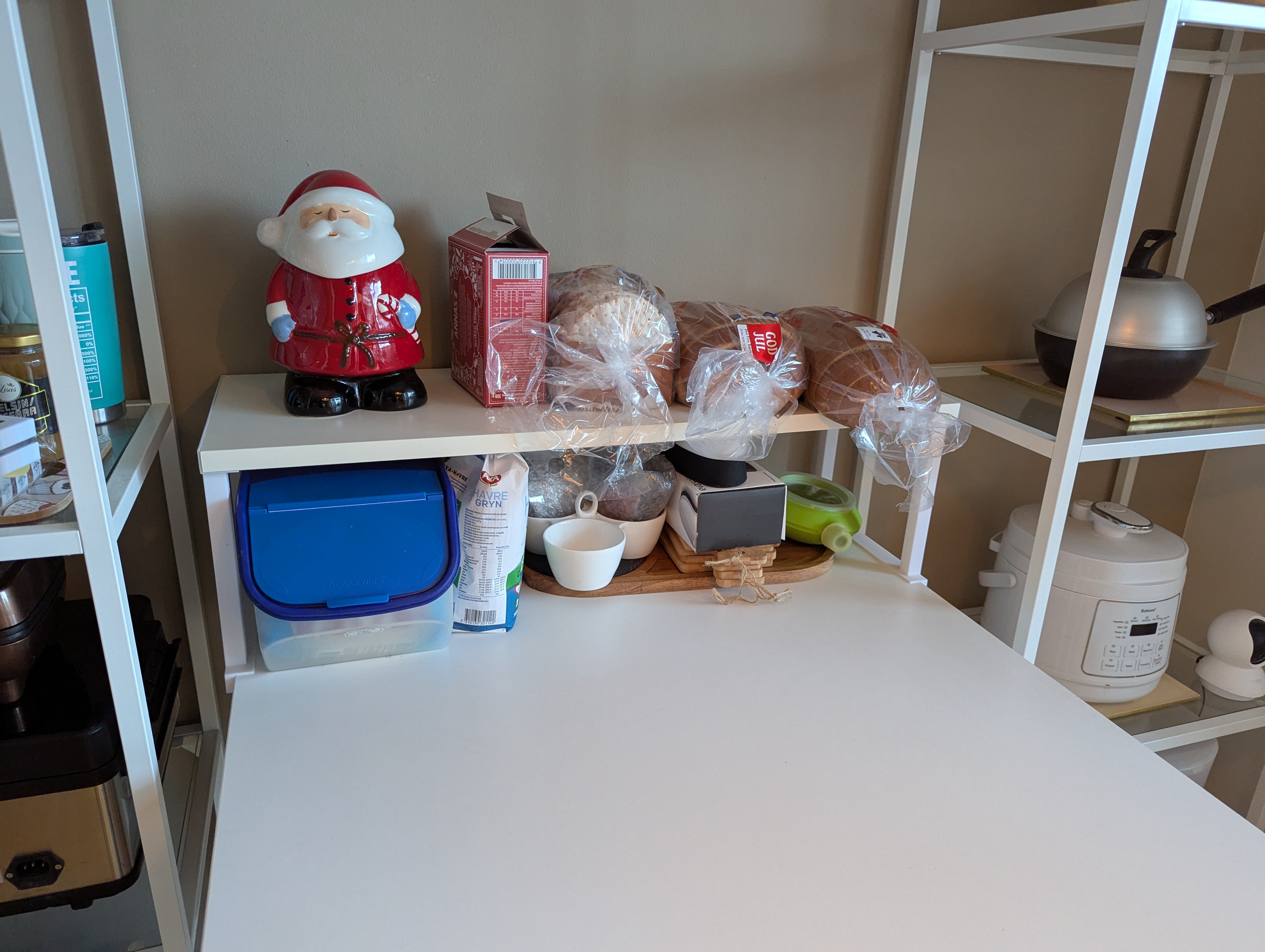 Holder for a IKEA Billy shelf on a IKEA Vangsta table (or any 75cm table)