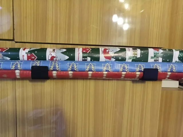 wall holder for gift wrapping paper