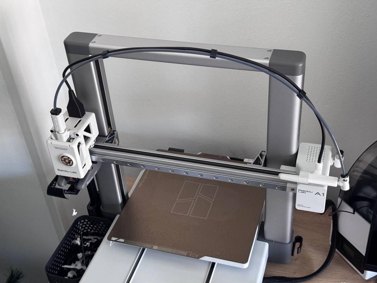 Miniatura 4 do modelo 3D A1 CABLE GUIDE and SIDE-LOADING Connector