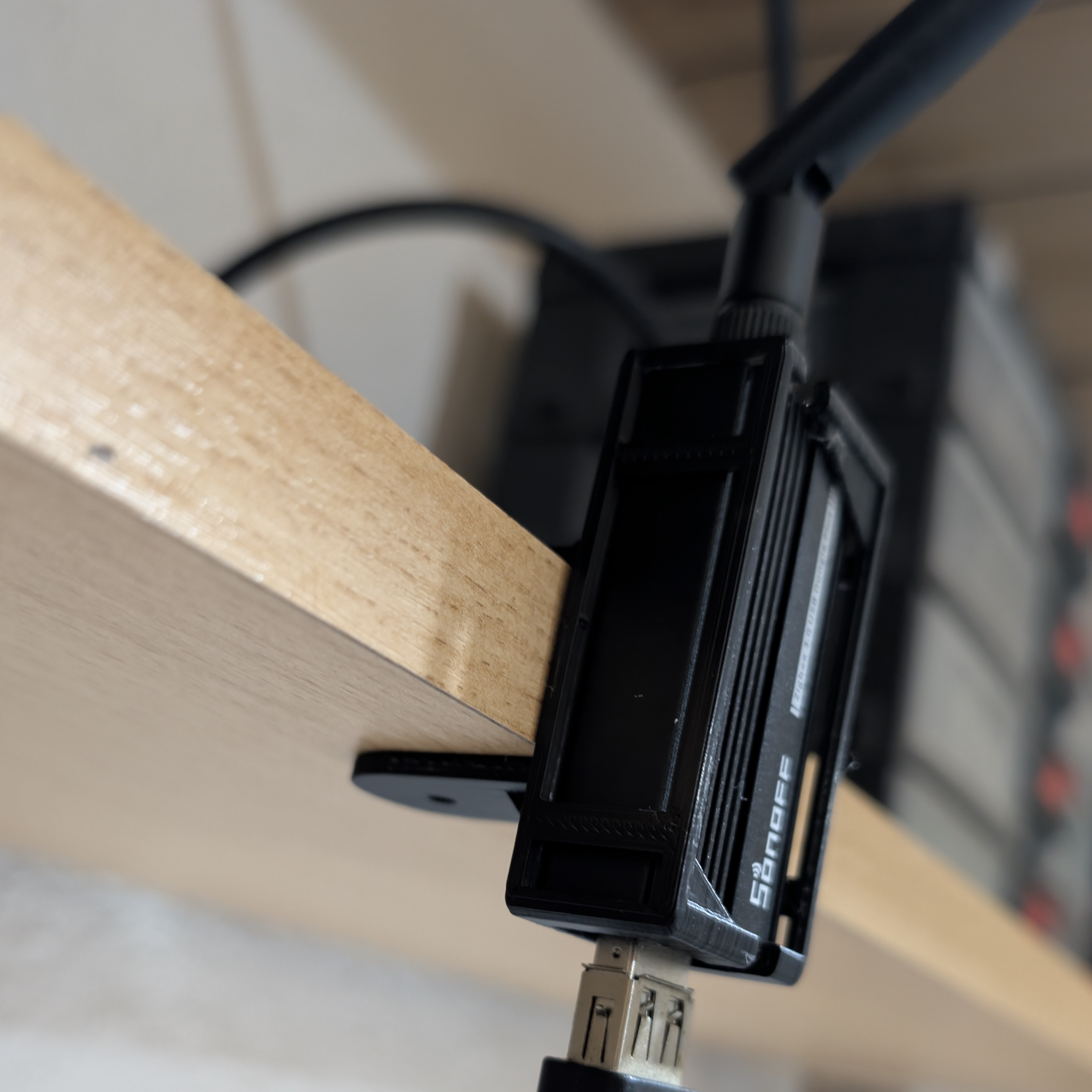 Sonoff Zigbee 3.0 Dongle Plus E Shelf Mount — miniatura 2