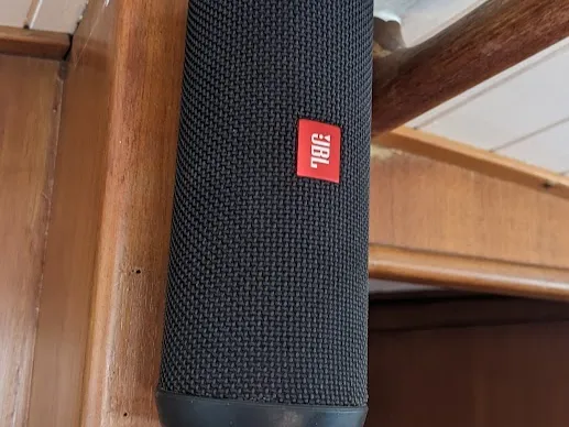JBL Flip 4 holder