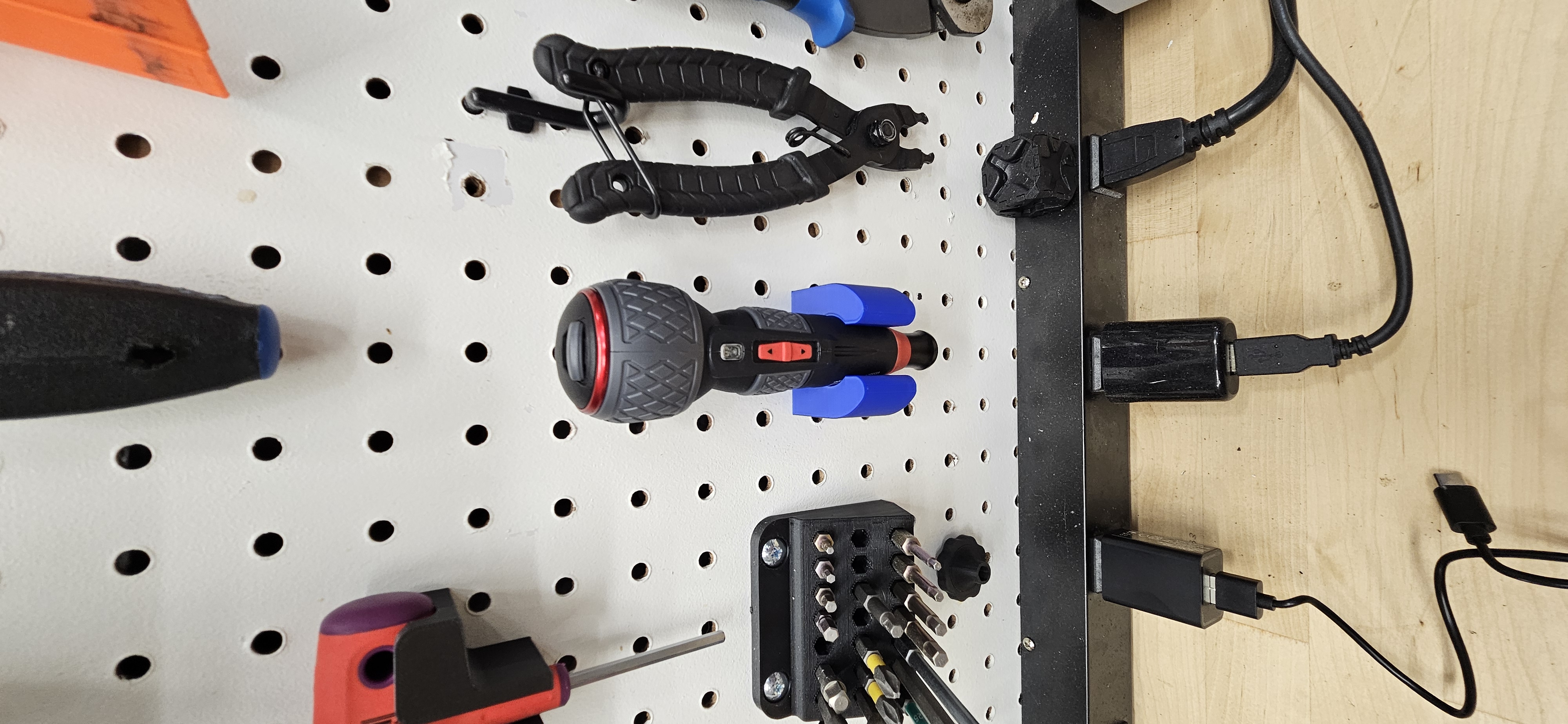 Vessel 220 Screw Driver holder for pegboard