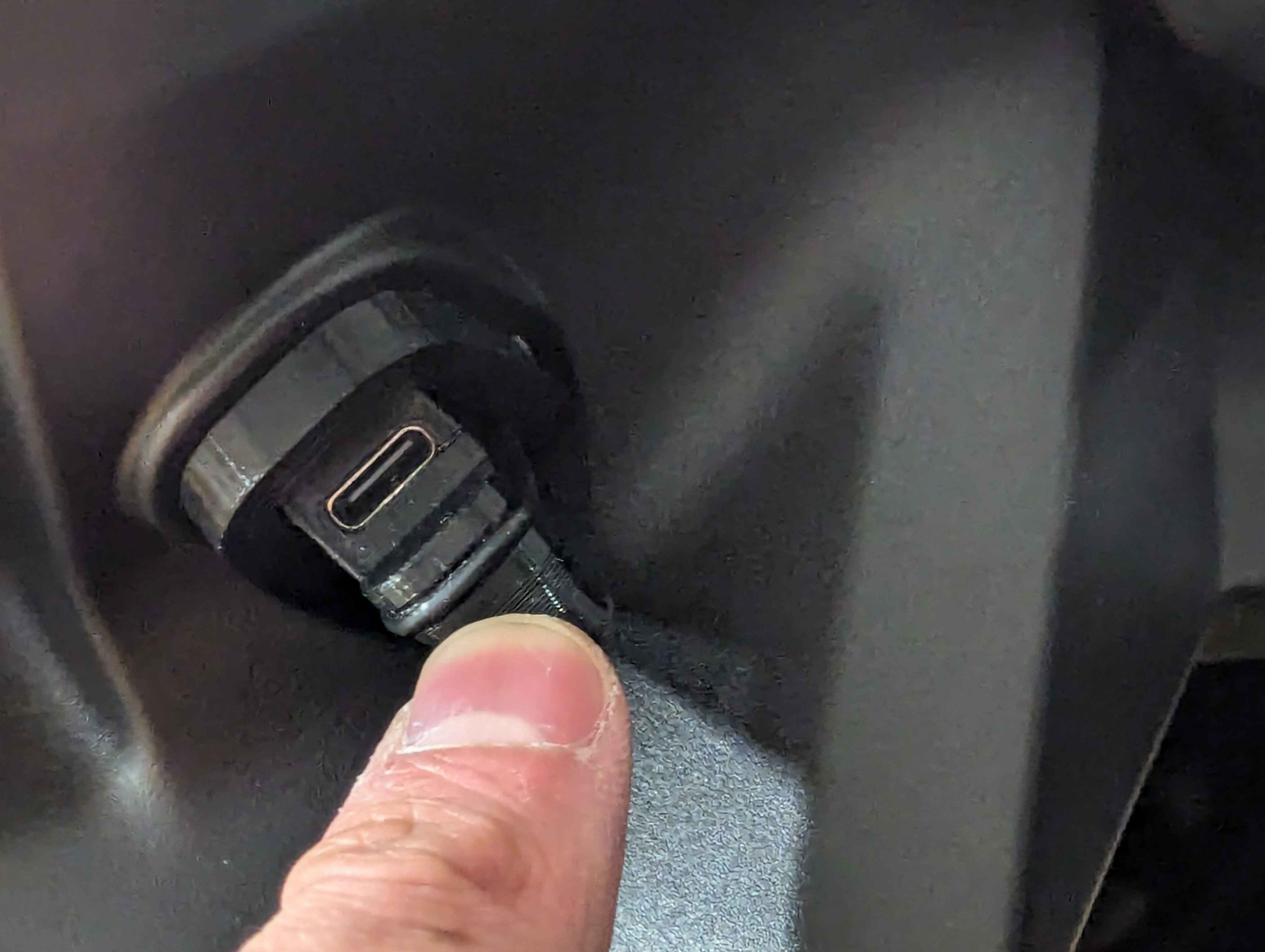GSX-8R/8S Flip-Up USB-C Charging Socket