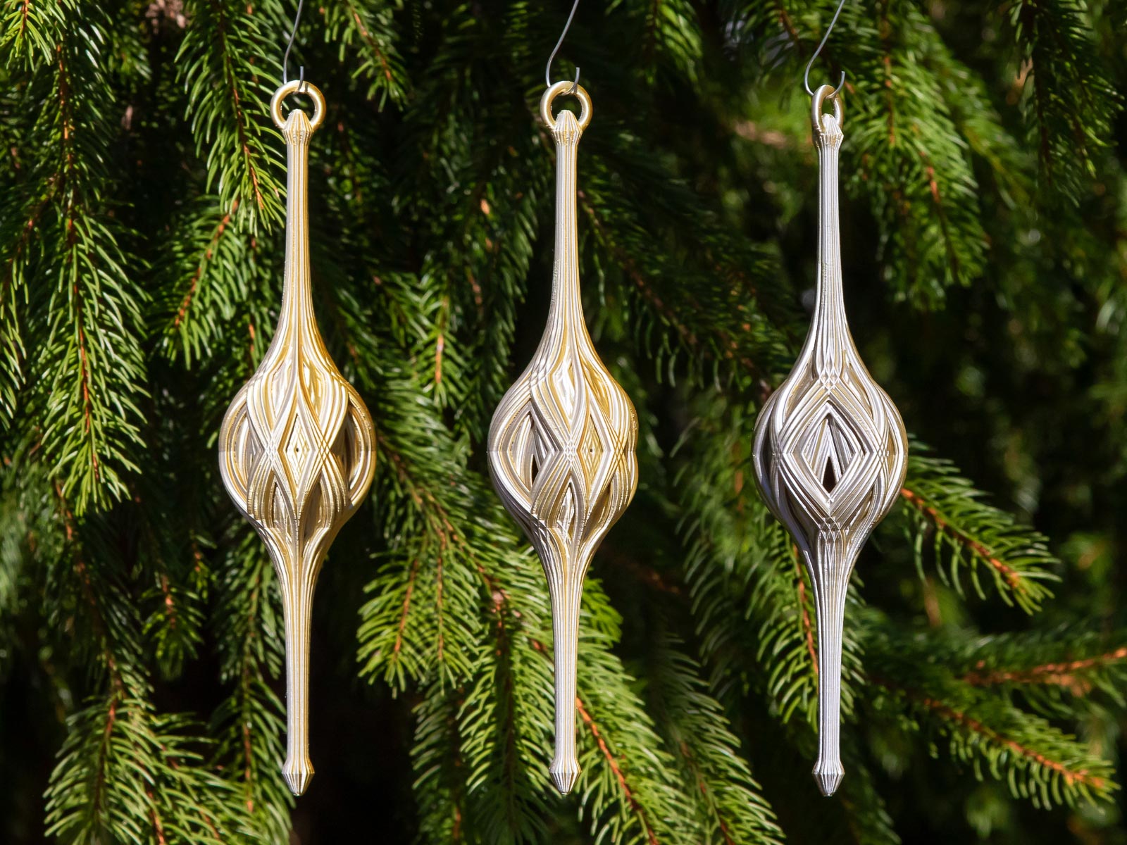 Diamond Swoop Christmas Stretch Ornament 2024