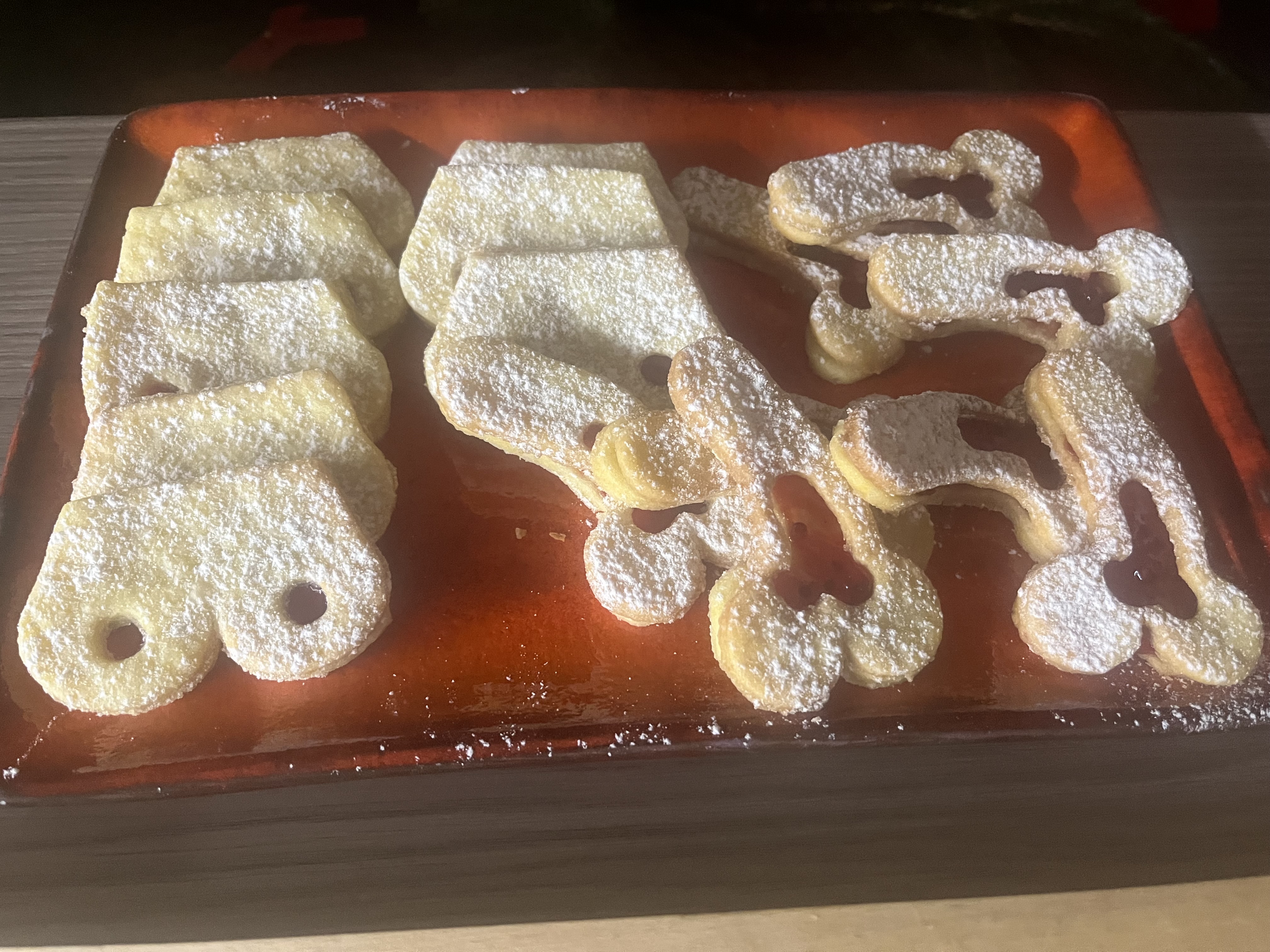 Cookie Cookie Cutter twins and big thing