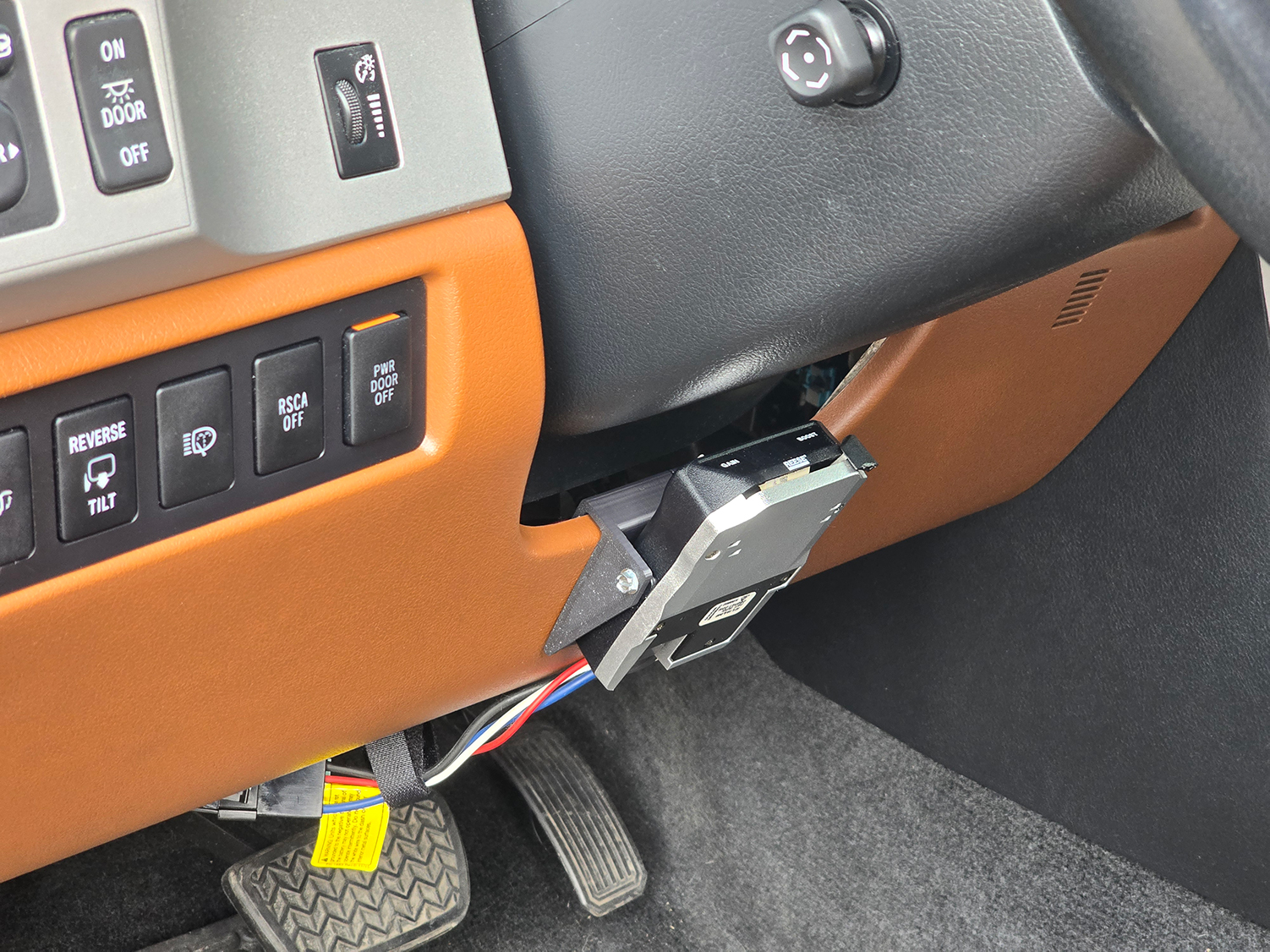 Mount for Reese Brakeman Trailer Brake Controller por AJ Quick