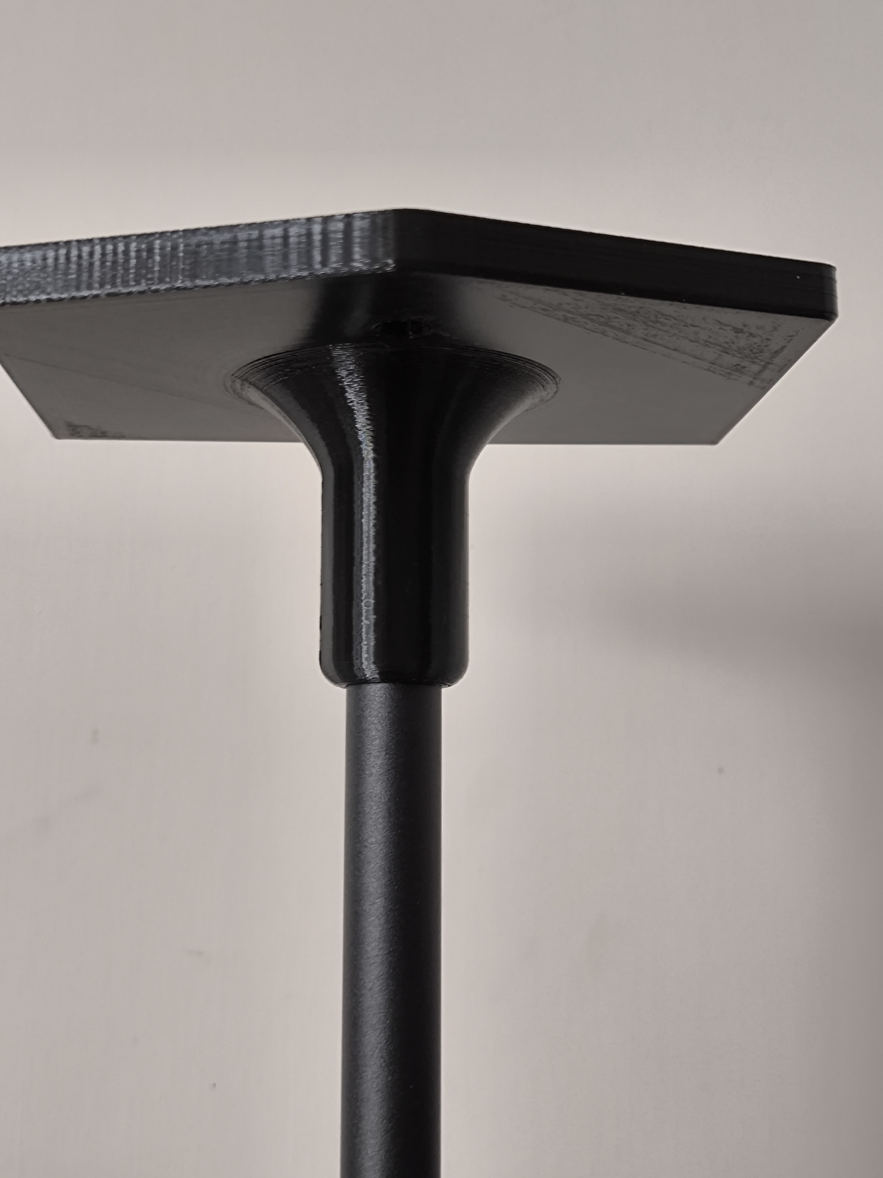 LG soundbar S95TR rear speakers stand