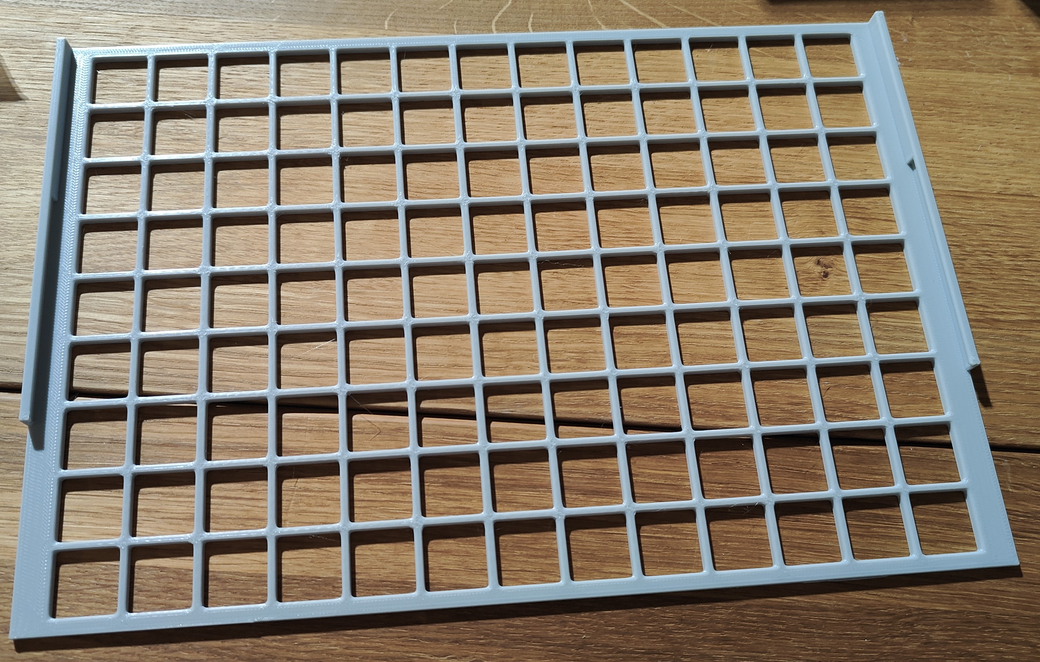 Larger prints for Frostpunk Board Game insert by Sortirus