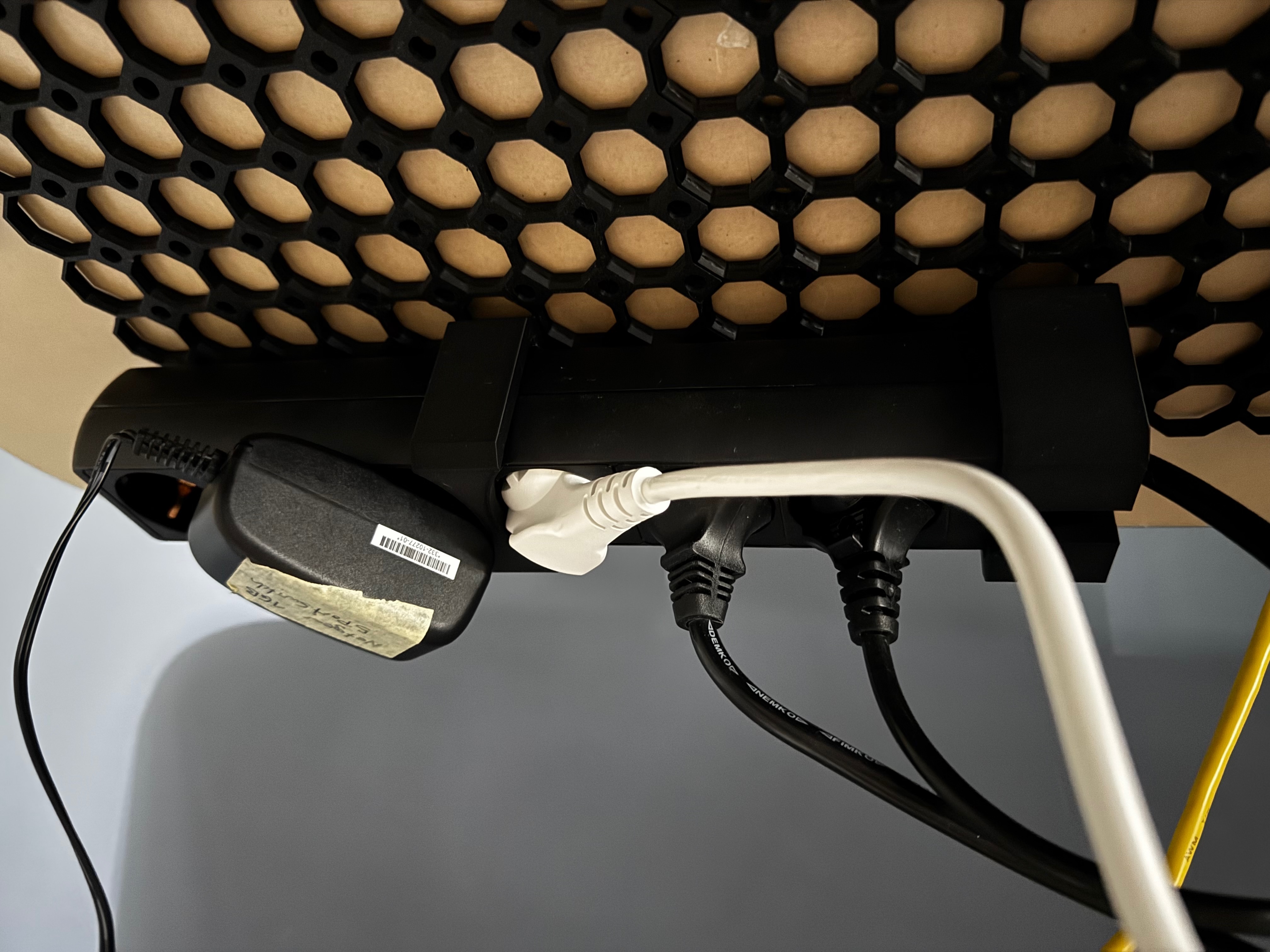 Multiboard/Underware Power Strip holder for screw bolts