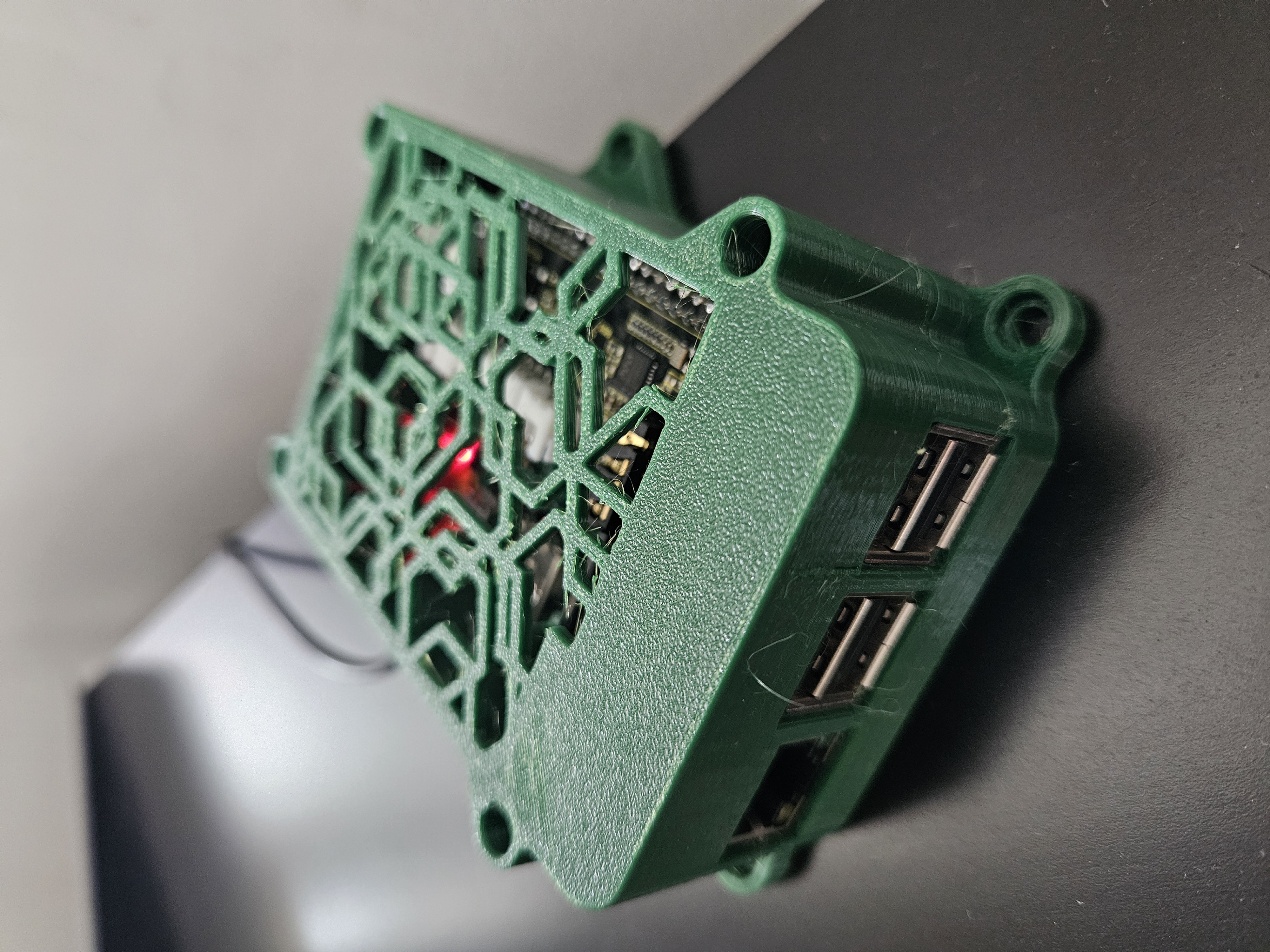 PI 3 B+ Case with space for hats