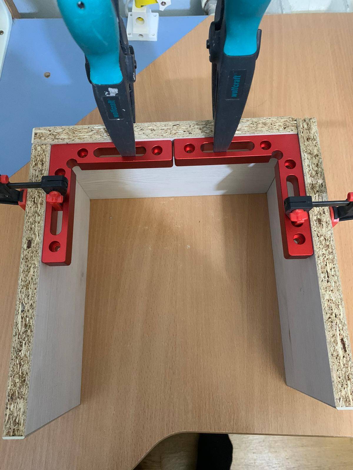 Universal design corner clamp (90 degrees)