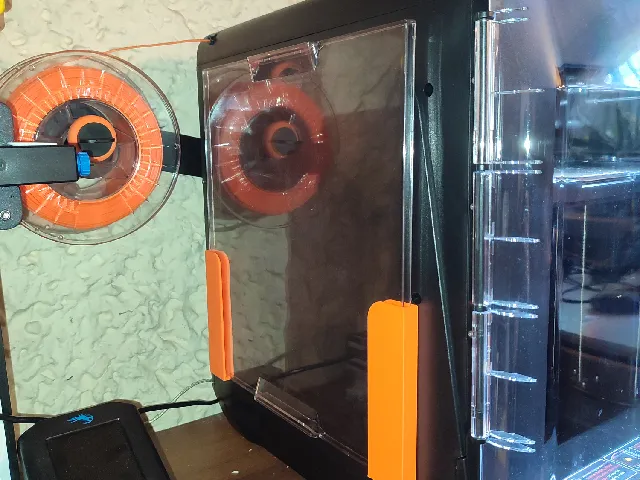 Rails for an upper cover of QiDi Q1 Pro (when printing in PLA)