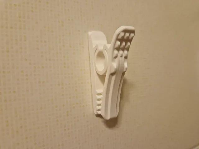 Crocodile clip - wall mount