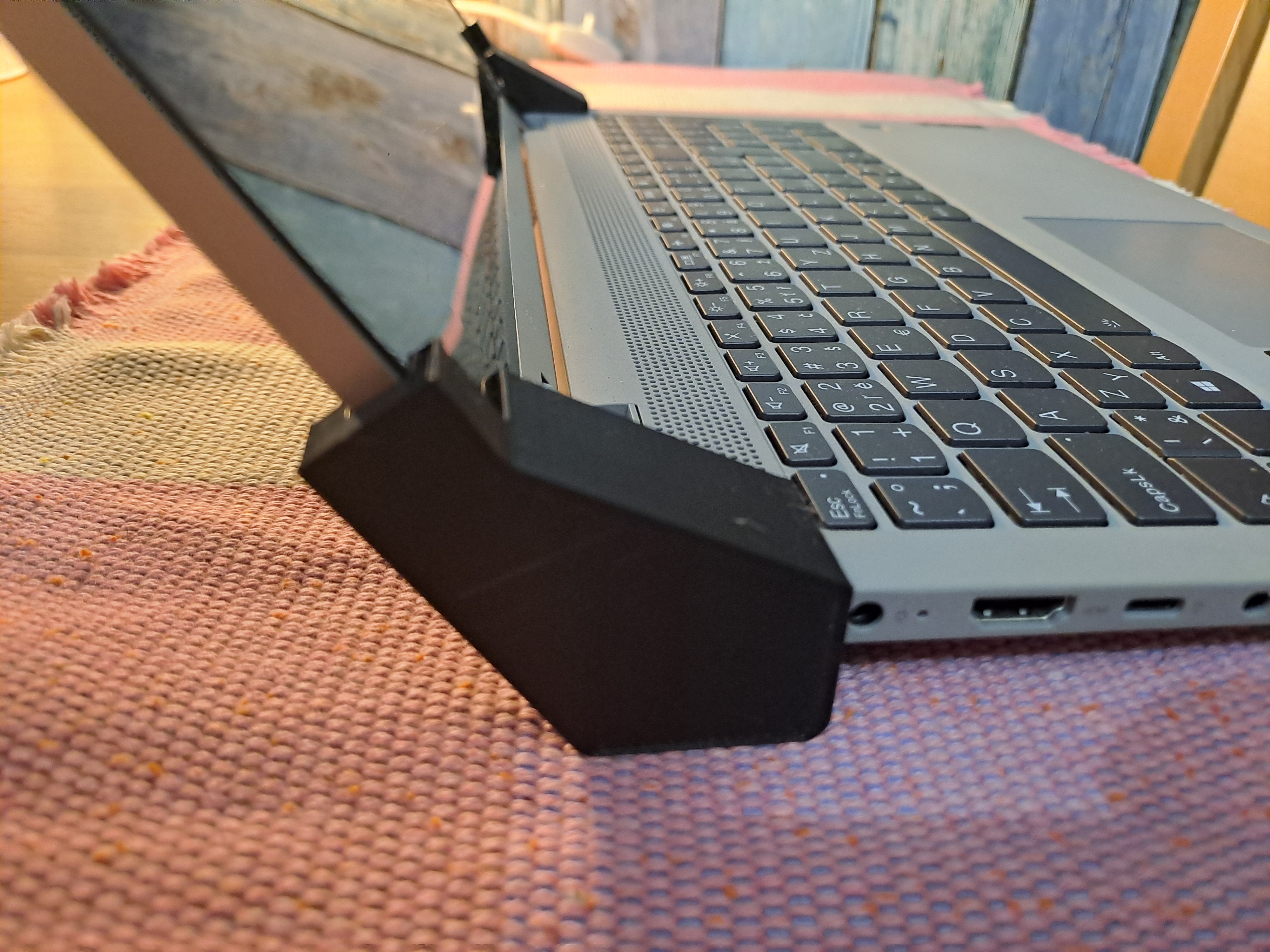 Lenovo zlomený kloub