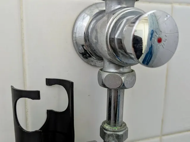 Rada Push-button shower button-pusher