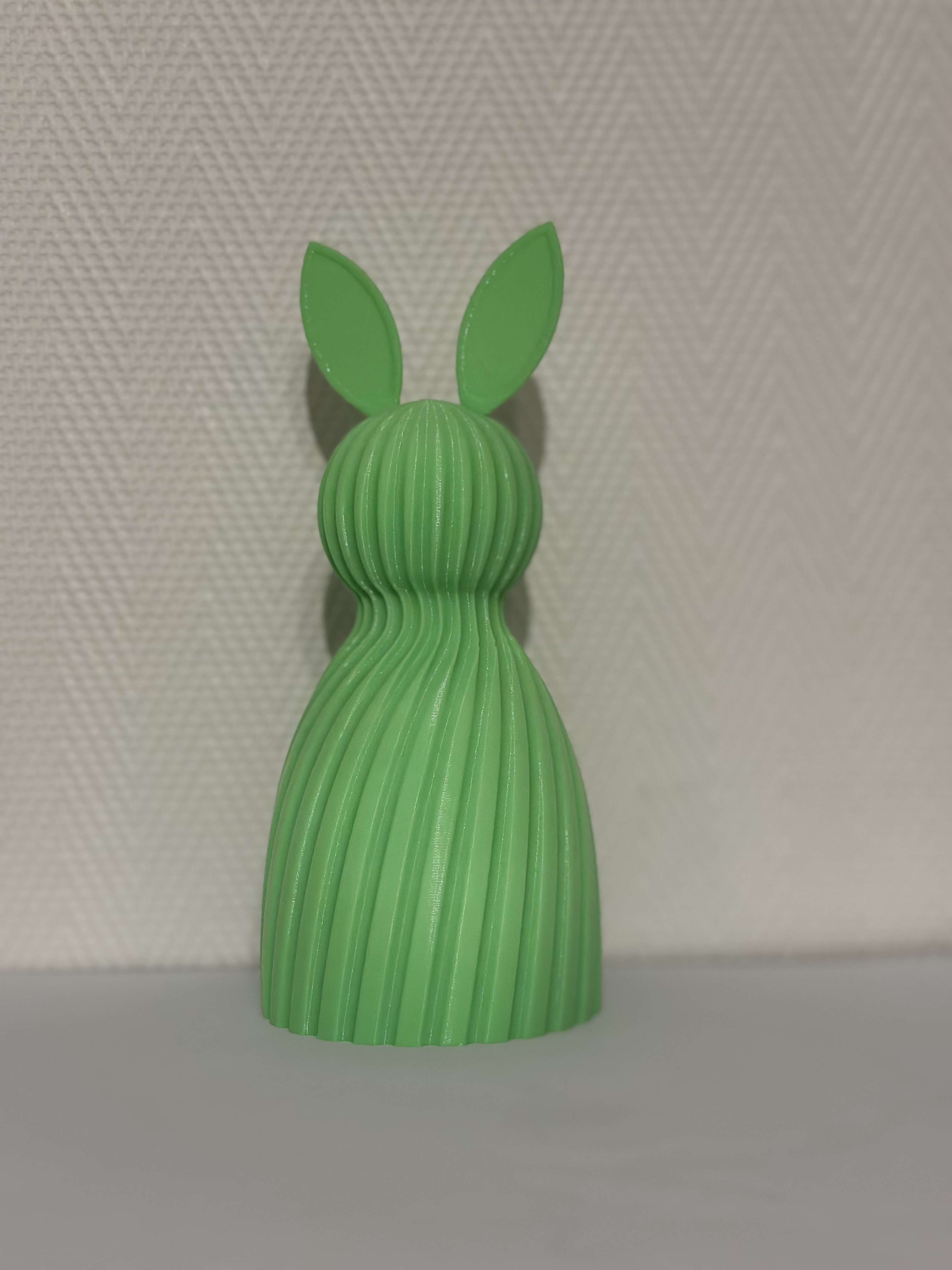 Osterhase im Curved intern rib Design / Easterbunny in intern curved ribbed Design