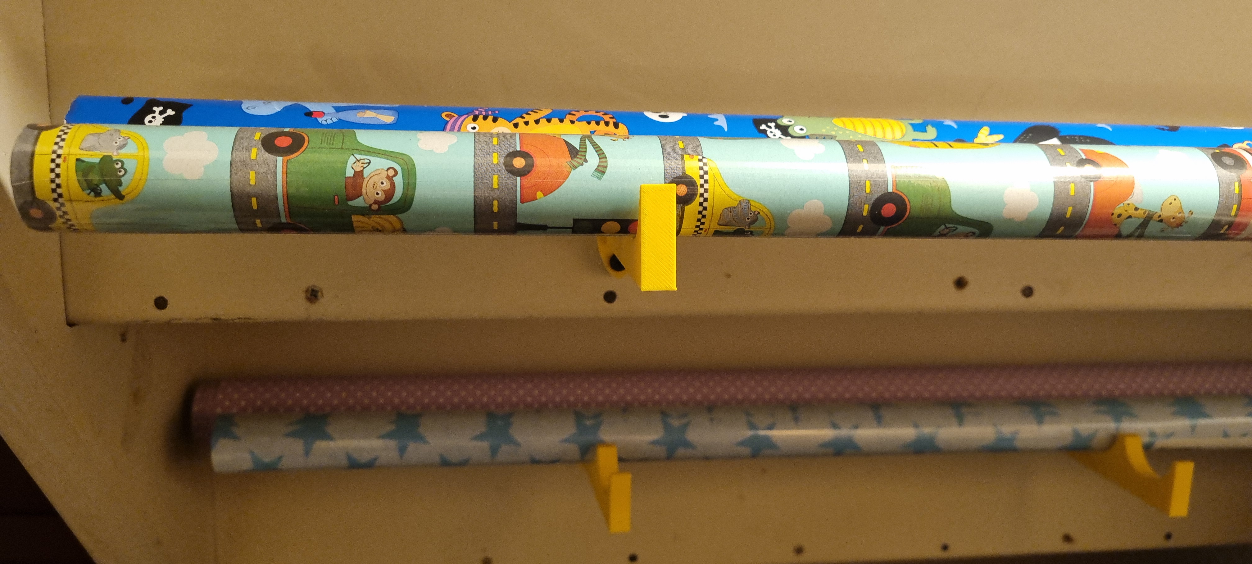 Wrapping paper wall mount