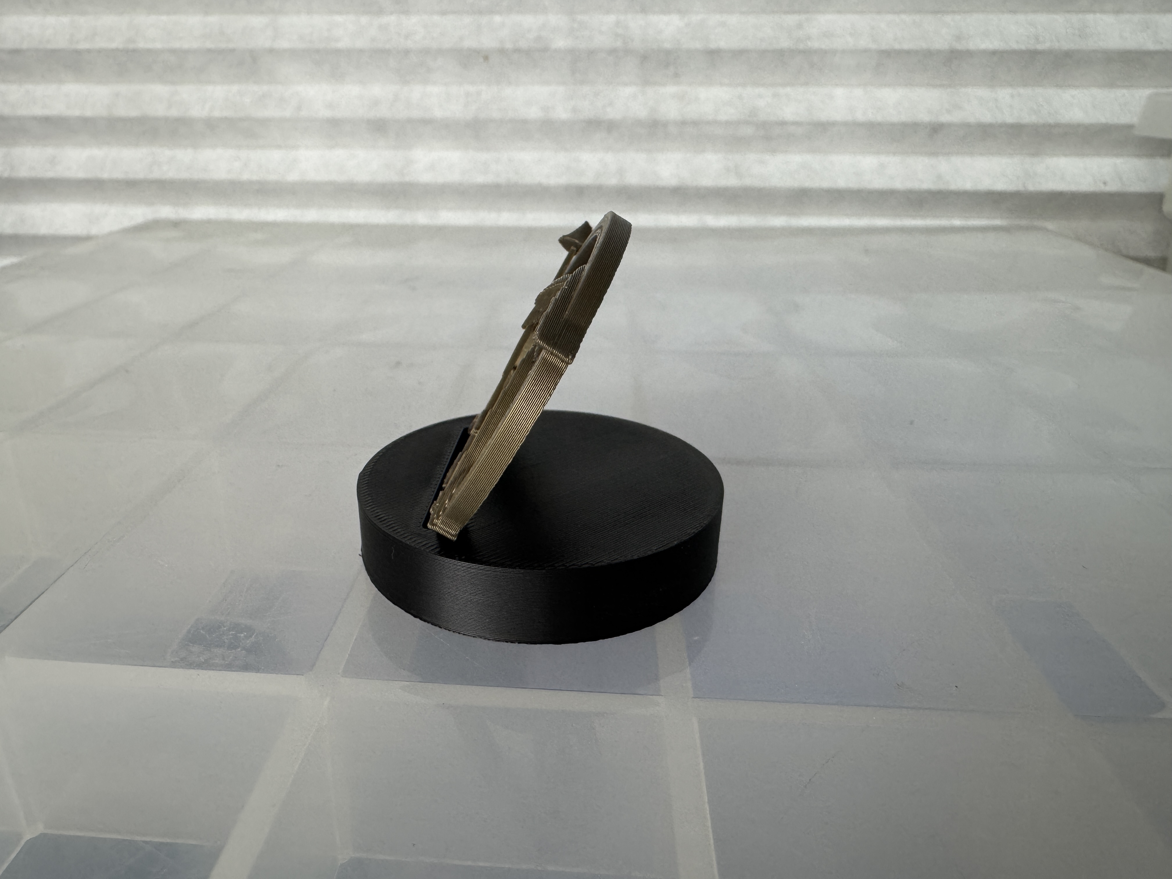 Miniatura 2 do modelo 3D Mockingjay Pin Base