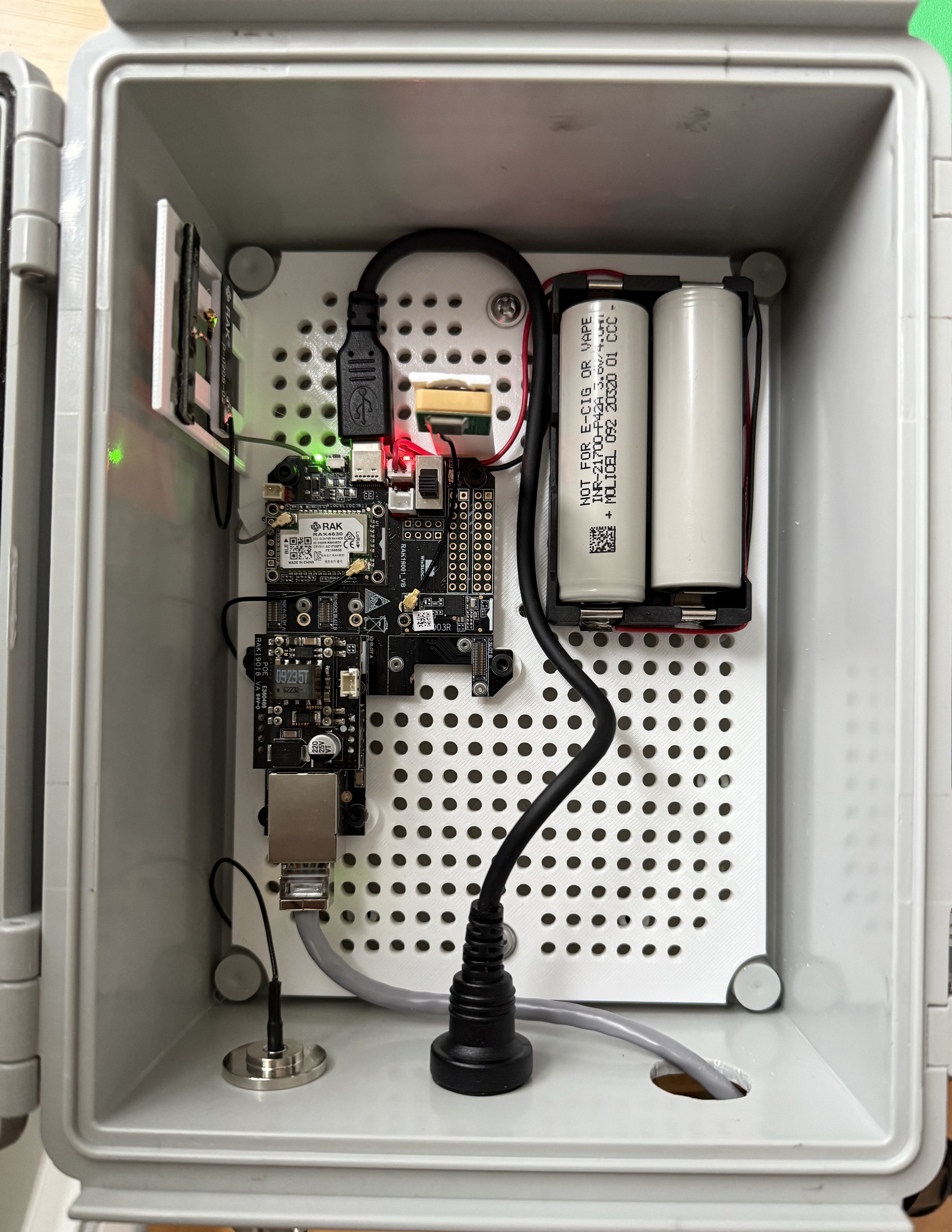 Meshtastic RAK19001 Base Board - RAK13800 Ethernet Module - RAK19018 PoE module Base Plate - Gratury Junction Box, IP67 Waterproof Plastic Enclosure 220×170×110mm (8.6"×6.7"×4.3")