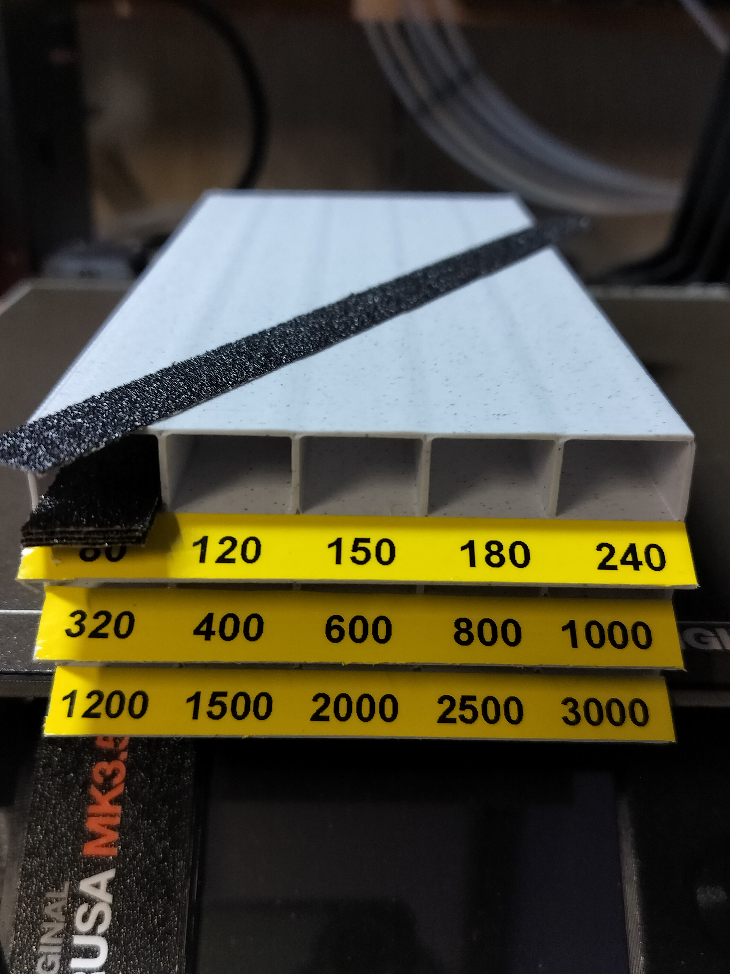 Presentation box for sandpaper strips (Parametric)