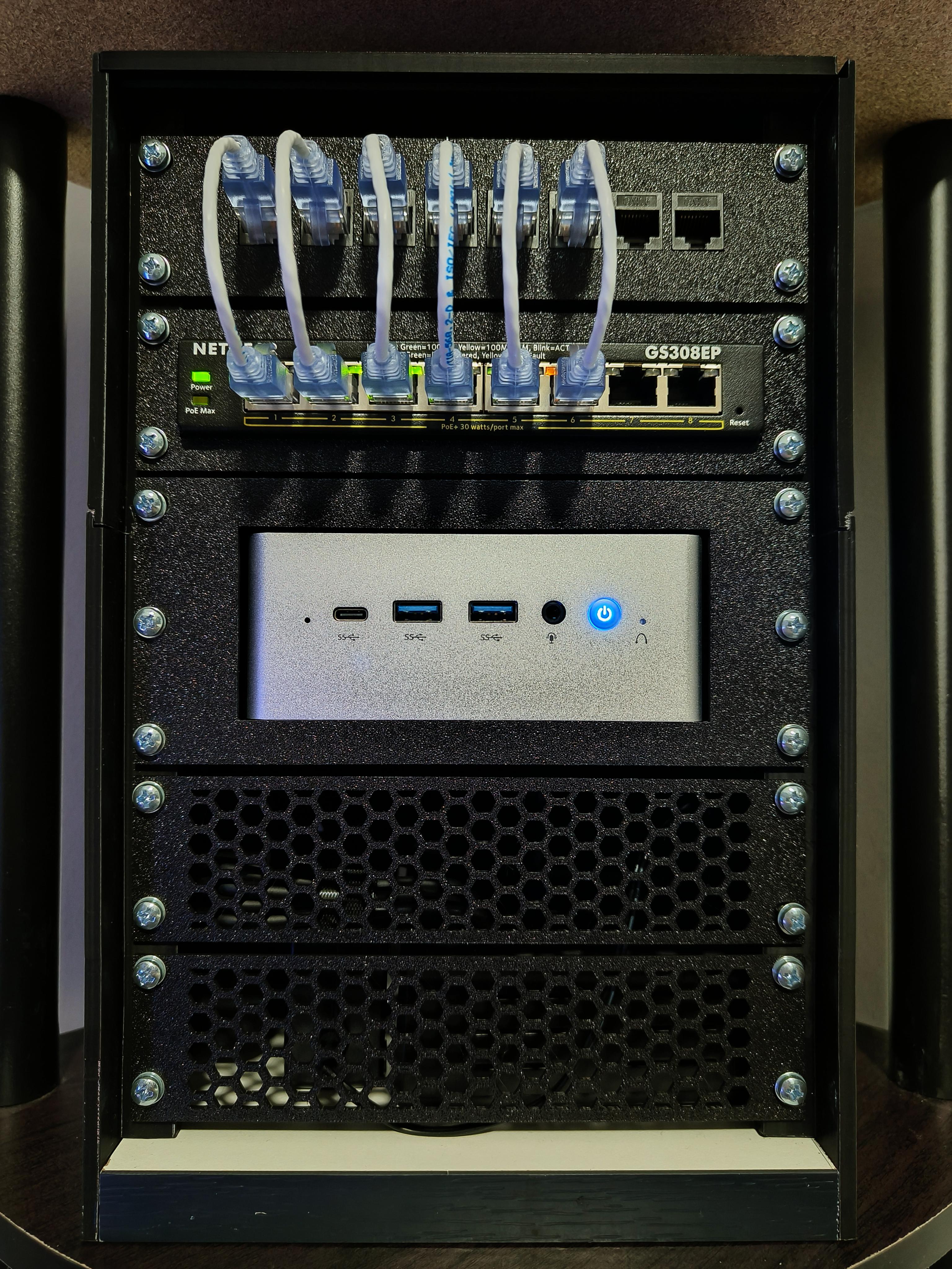 Miniatura 2 do modelo 3D Mini Server Rack