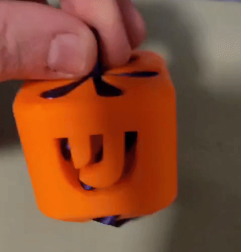 "Impossible" passthrough dreidel