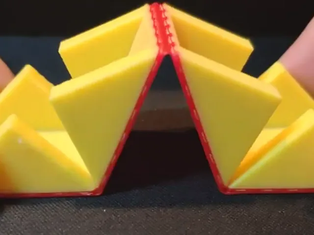 Multi-Material hinged Roll-Up Box experiment.. TPU / PLA