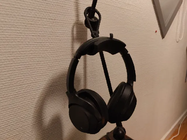 Headphone armhanger