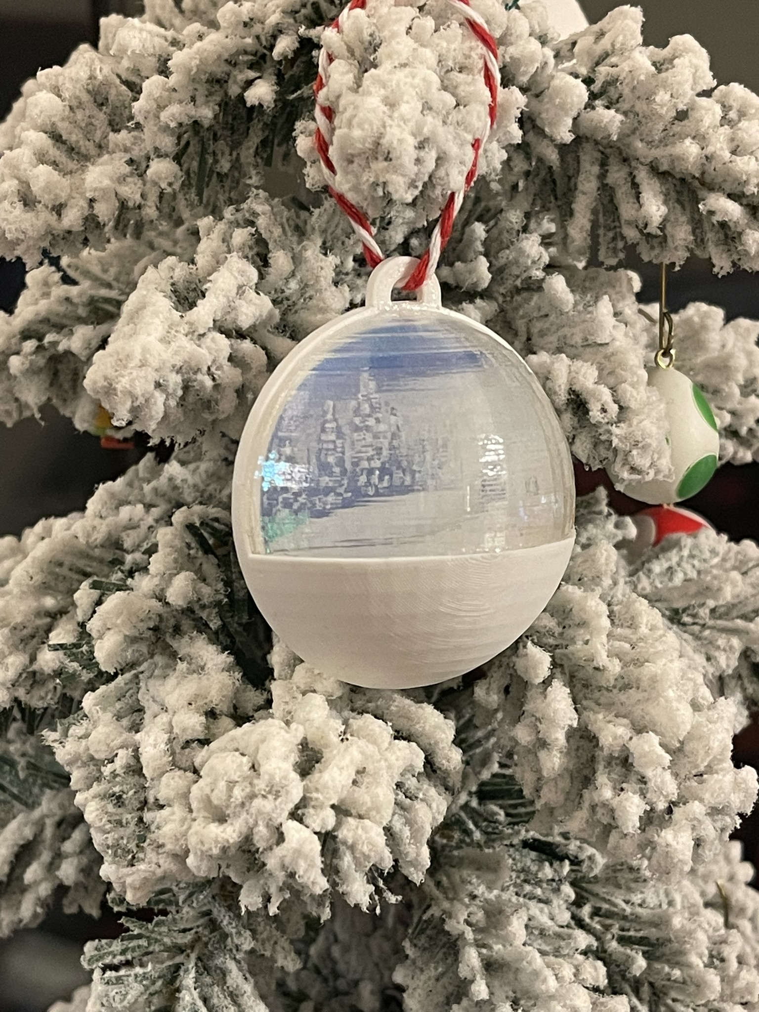 Snowy Scene Ornament (Hueforge)