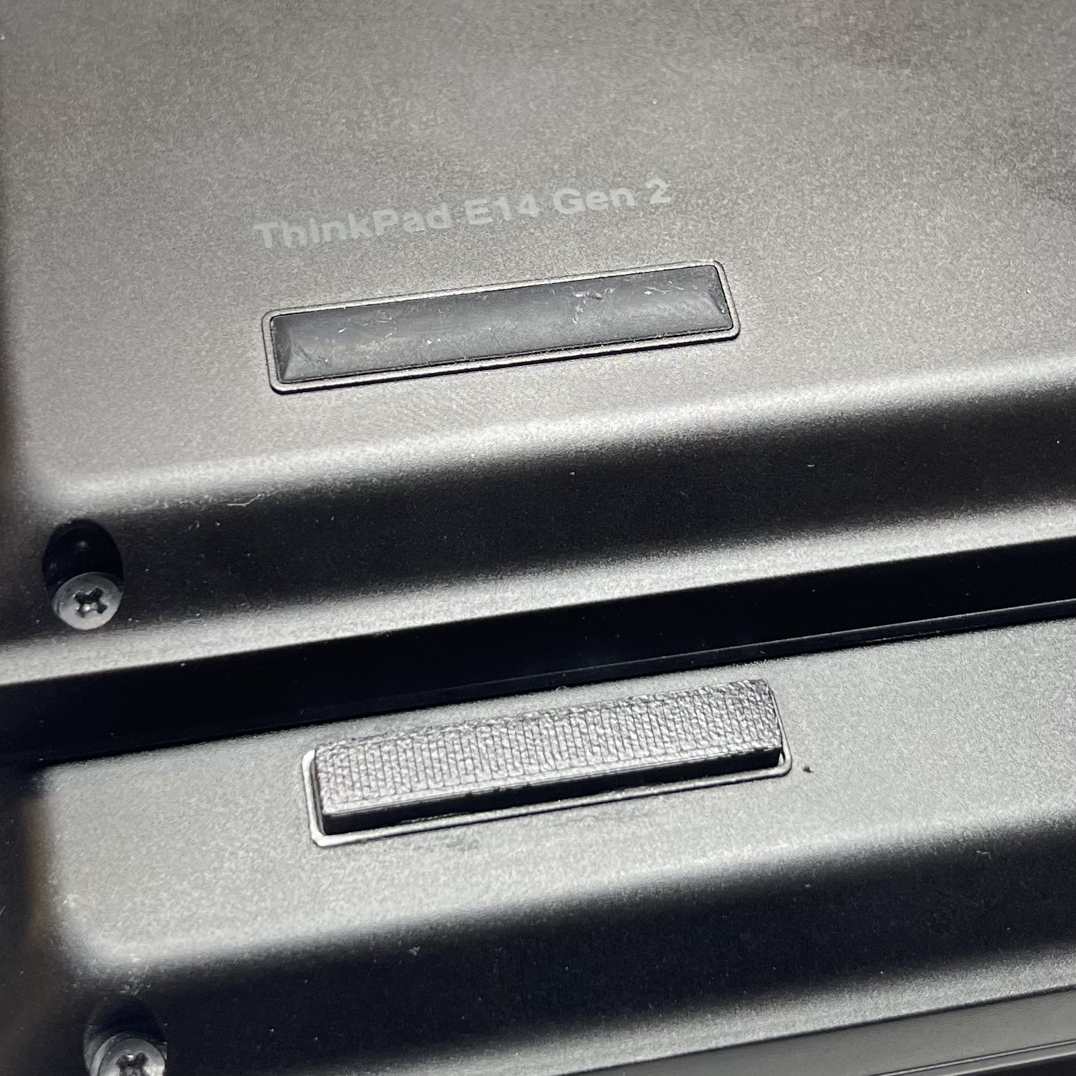 Lenovo Thinkpad e14 (gen2) height-adjusting front foot