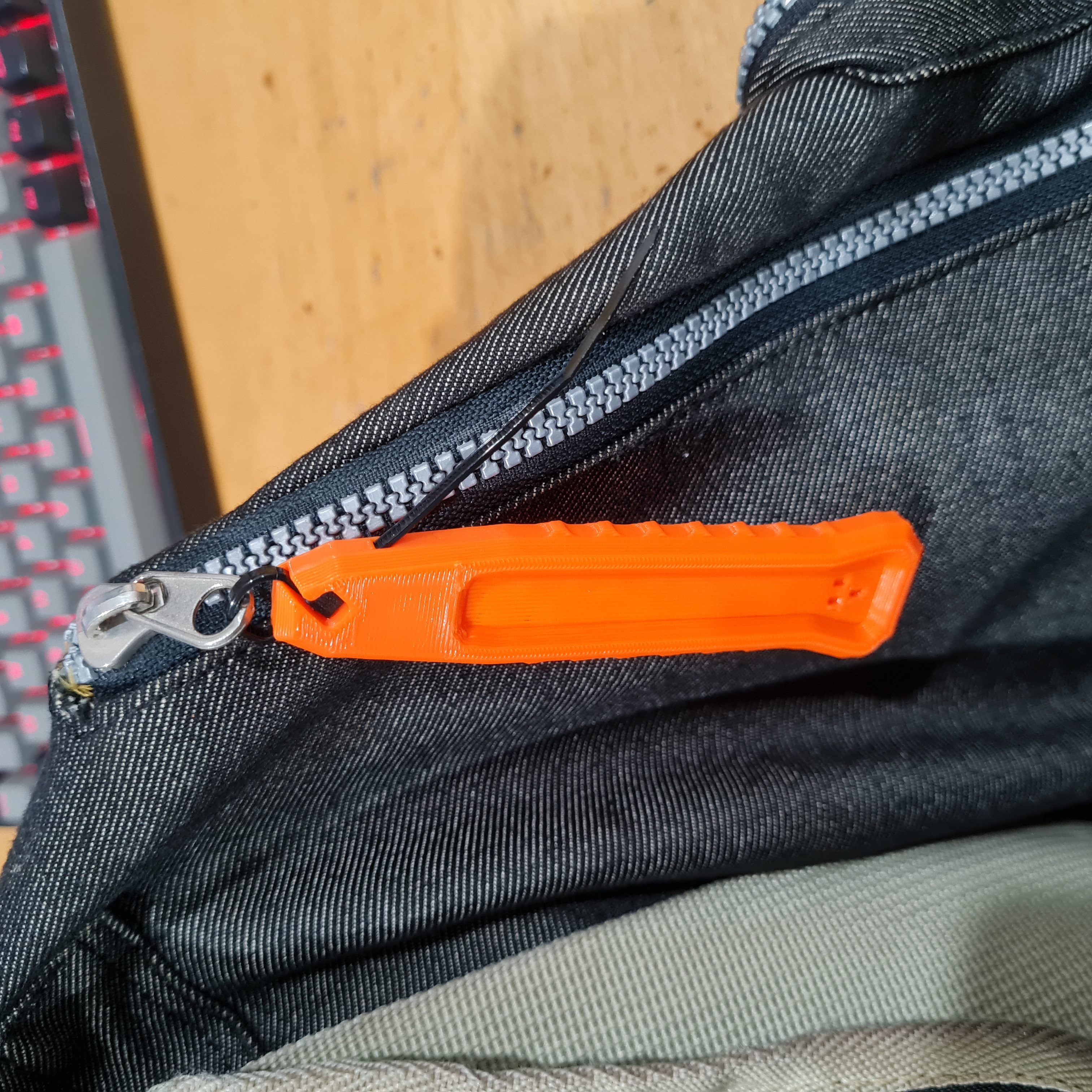 Miniatura 2 do modelo 3D Rapid Access Zipper Pull Tab