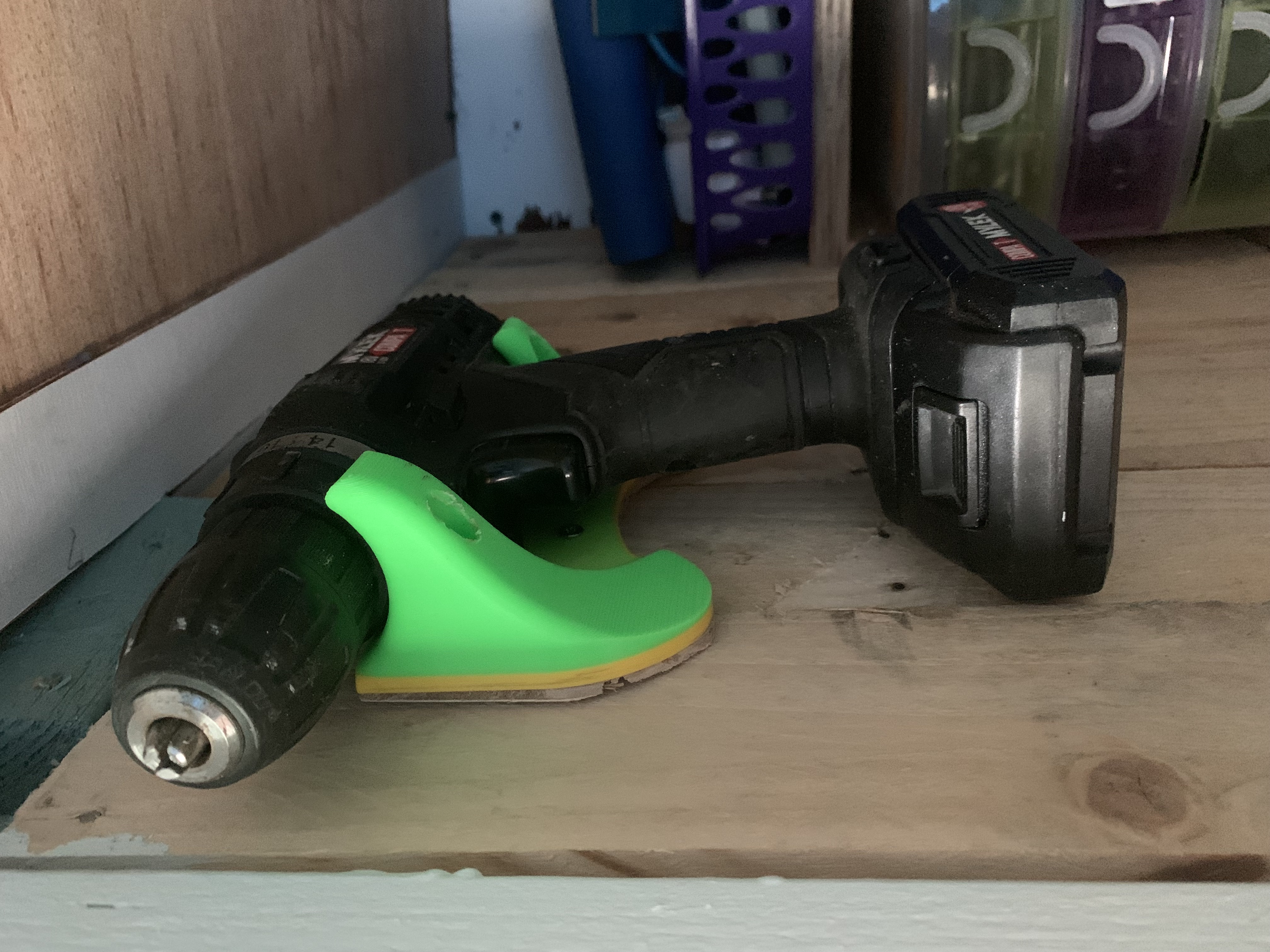 Cordless drill and screwdriver mount