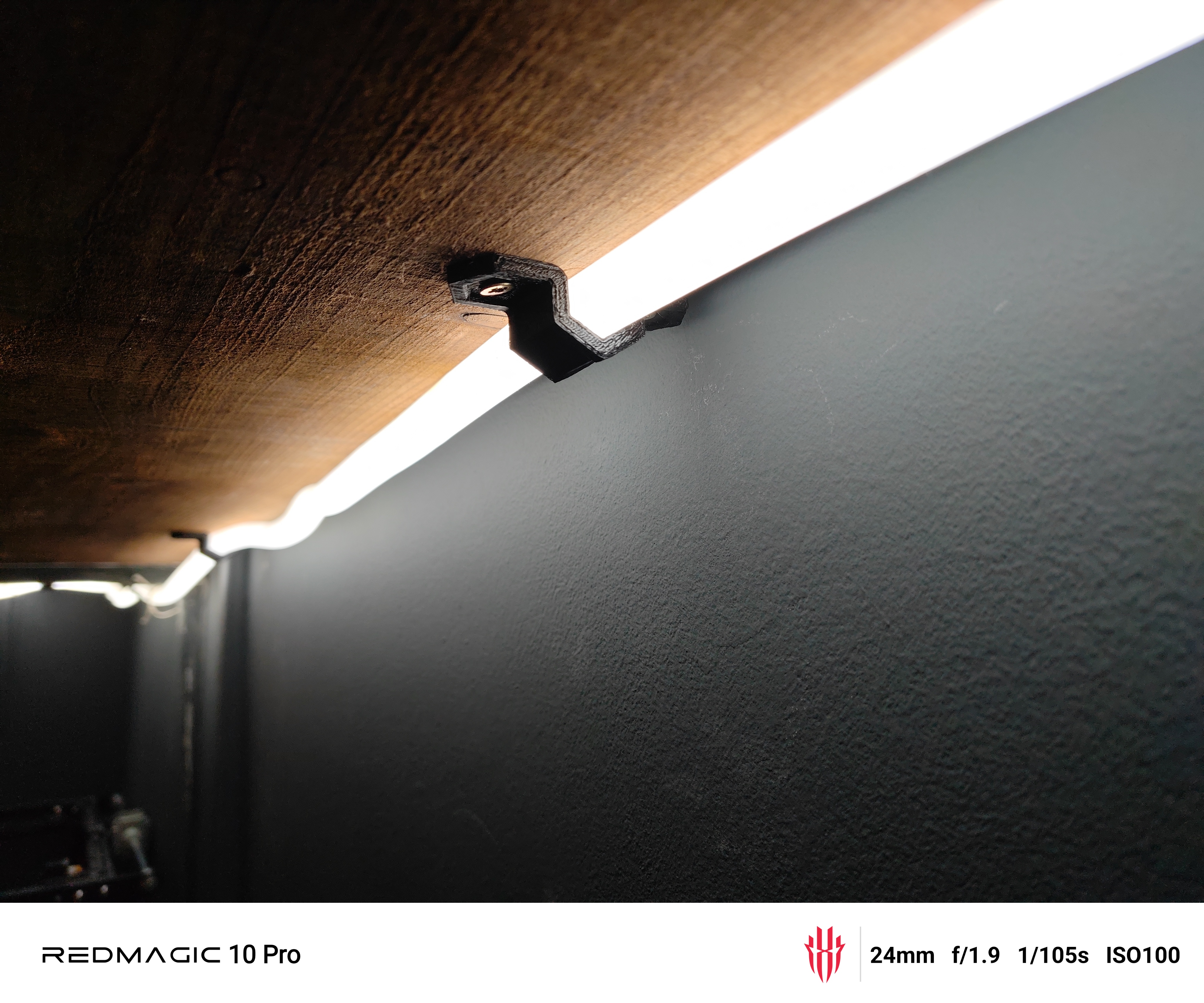 LED tube light bracket