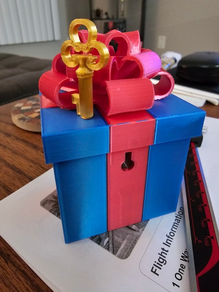 Lockable Present Ornament - Multi-Material