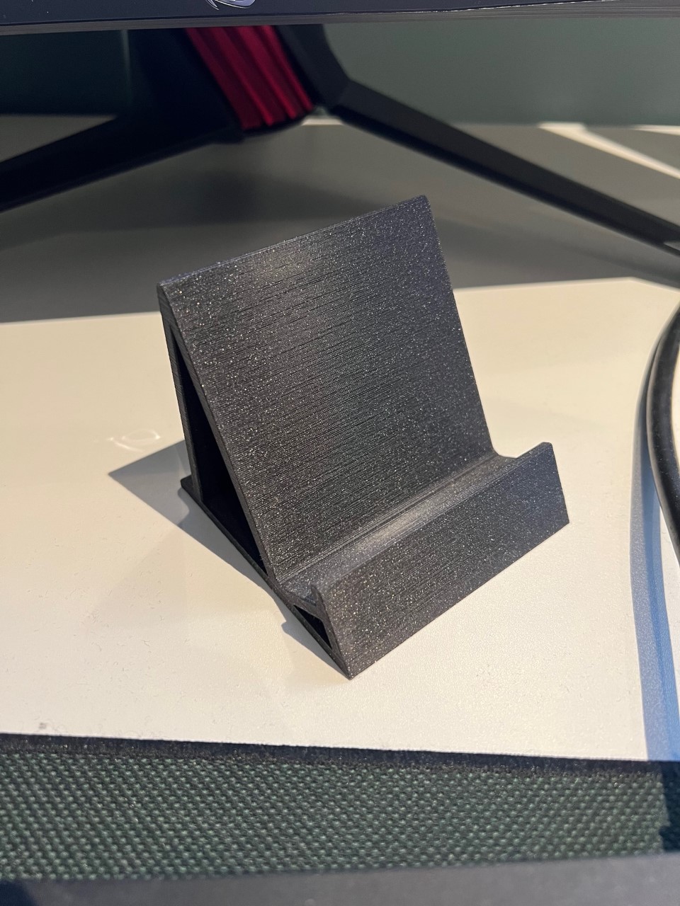 Smartphone/tablet stand