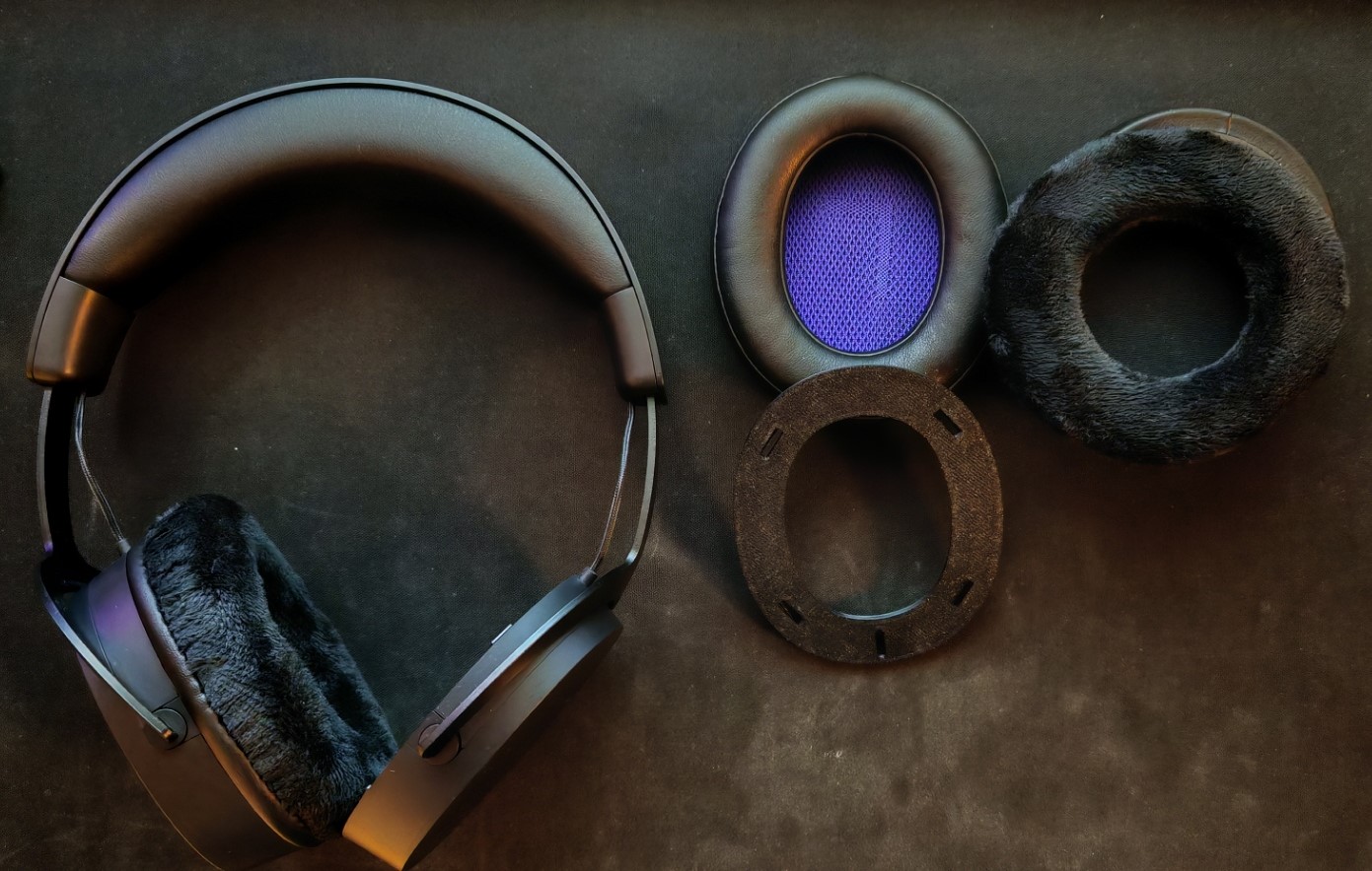 Replacement ear pads for NZXT Relay headset.