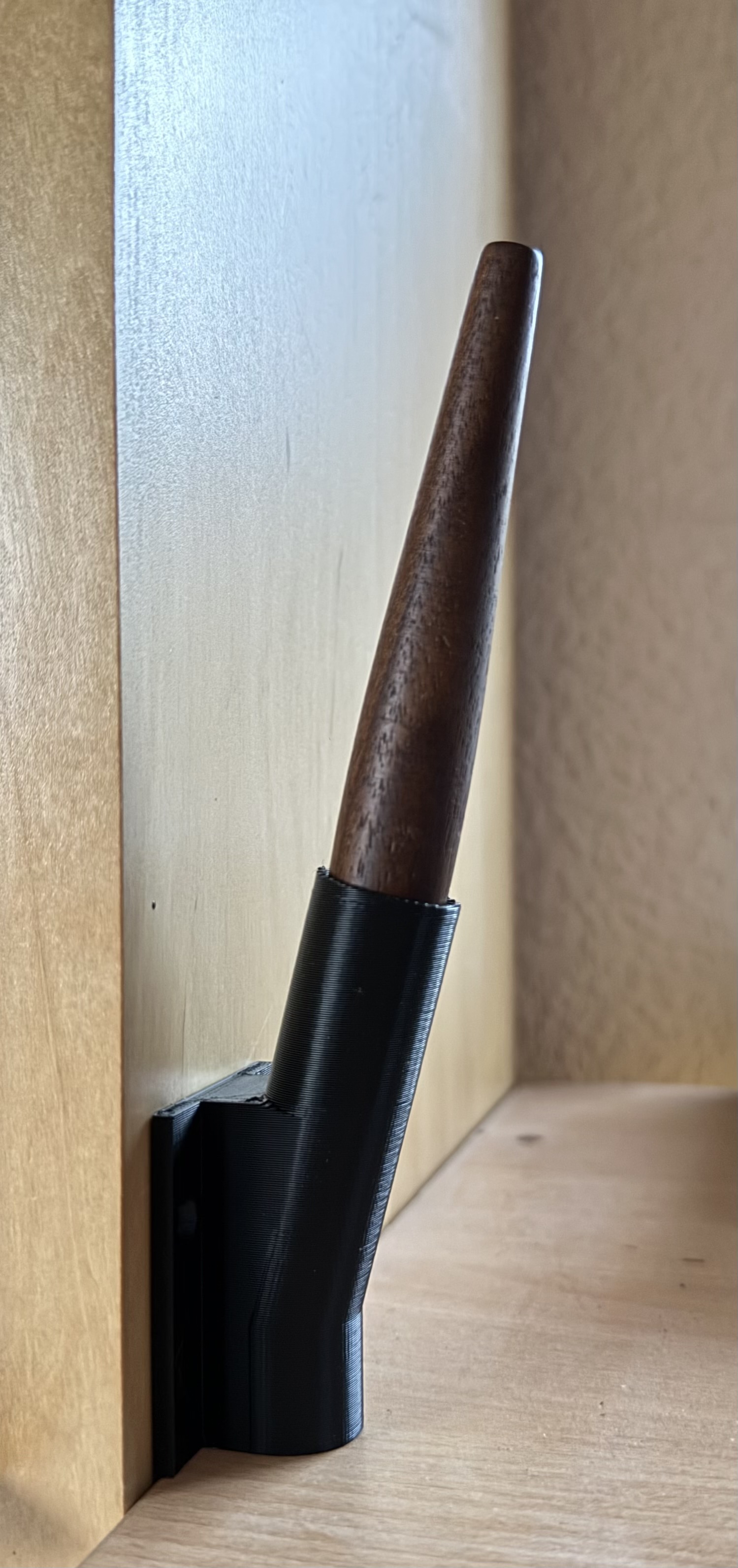 Wandhalter für Dictum Hattori Anreißmesser