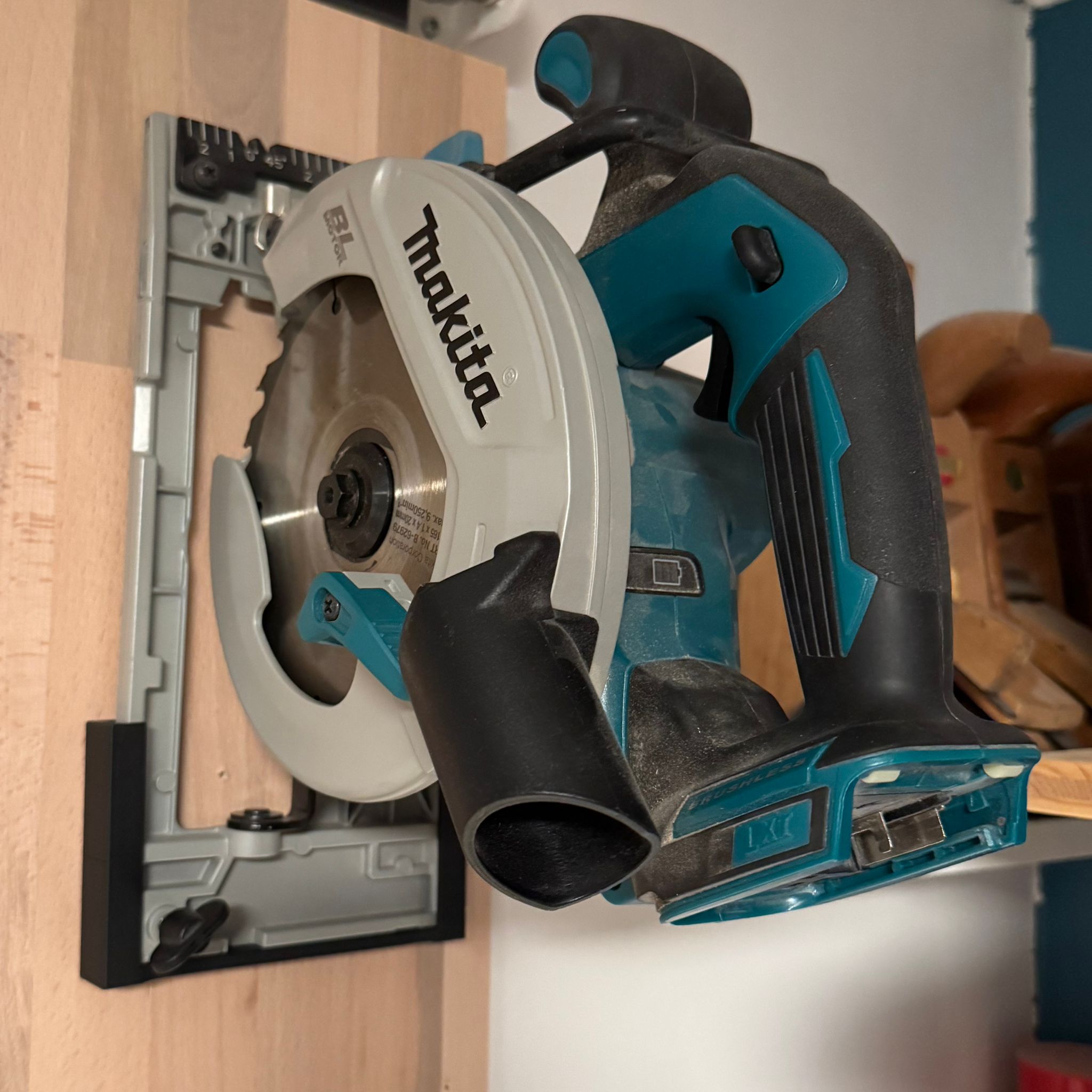 DHS660/680 Wall Holder