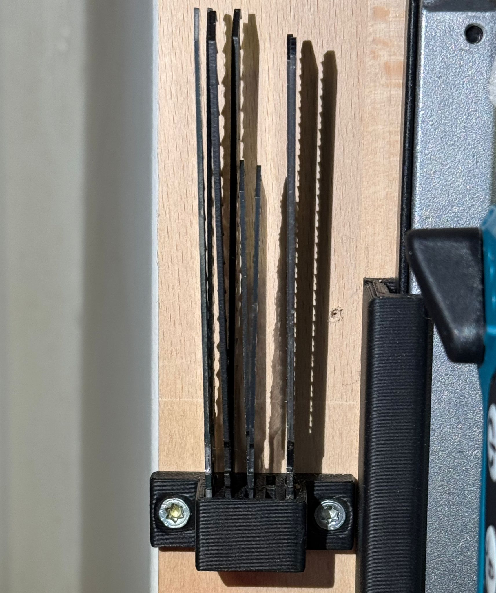 Jigsaw Balde Holder
