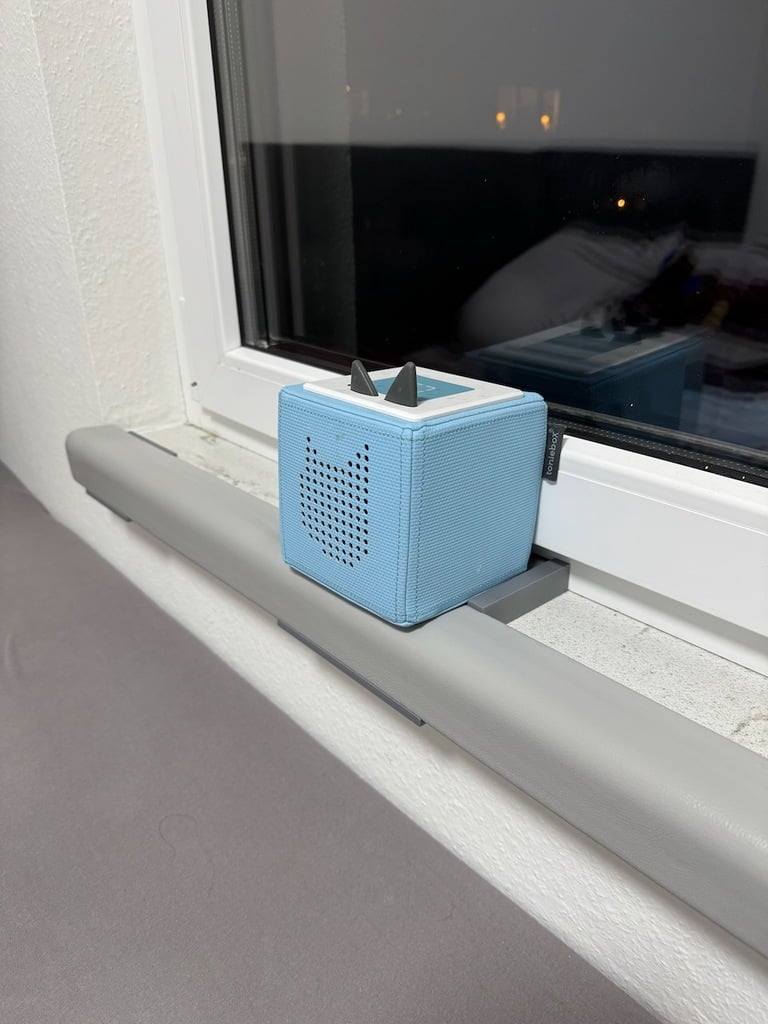 Holder for foam edge protector, mounted on windowsill — miniatura 5